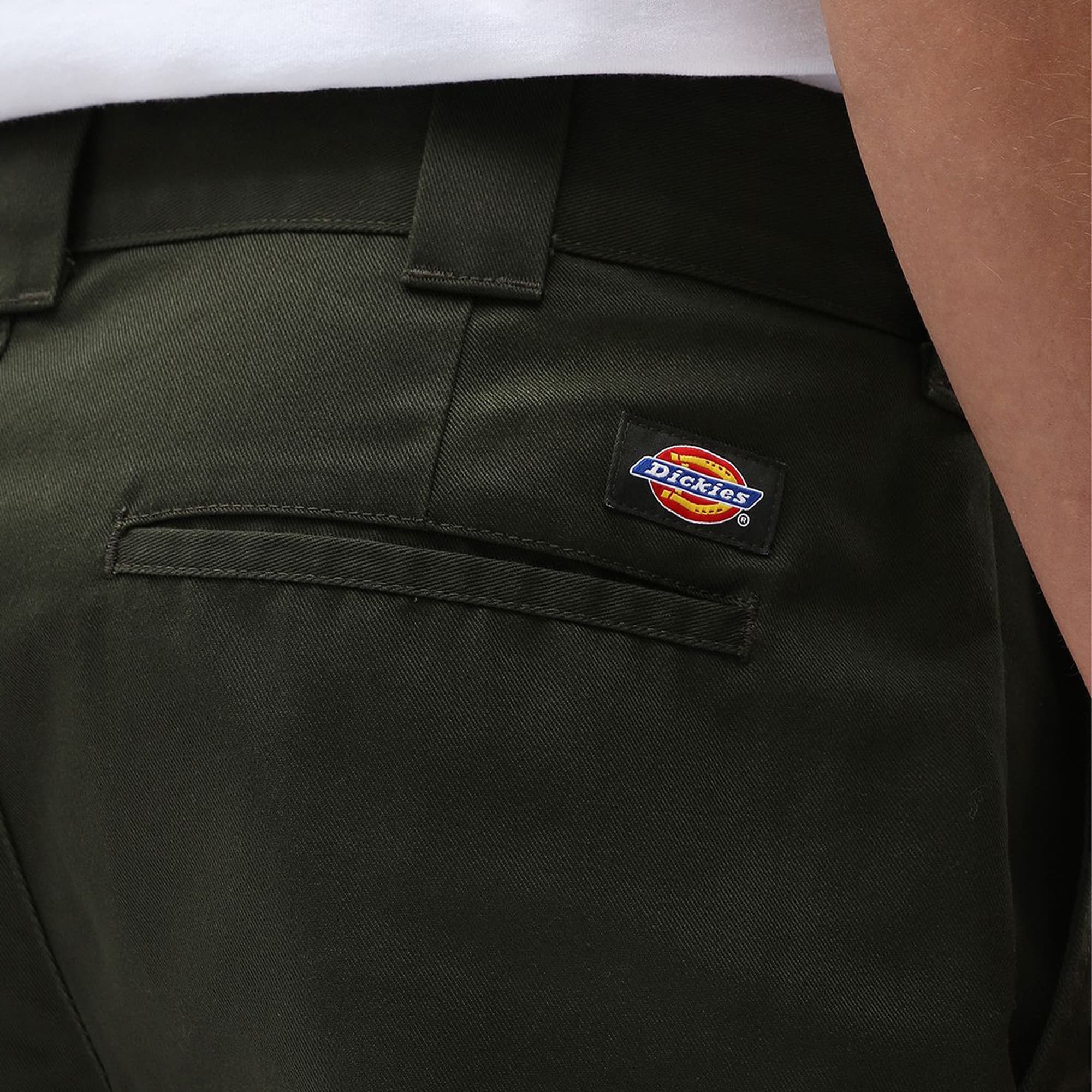 https://admin.plaze-shop.de/wp-content/uploads/2021/04/Dickies_Slim_Short_Olive_Plaze-Shop_1.jpg