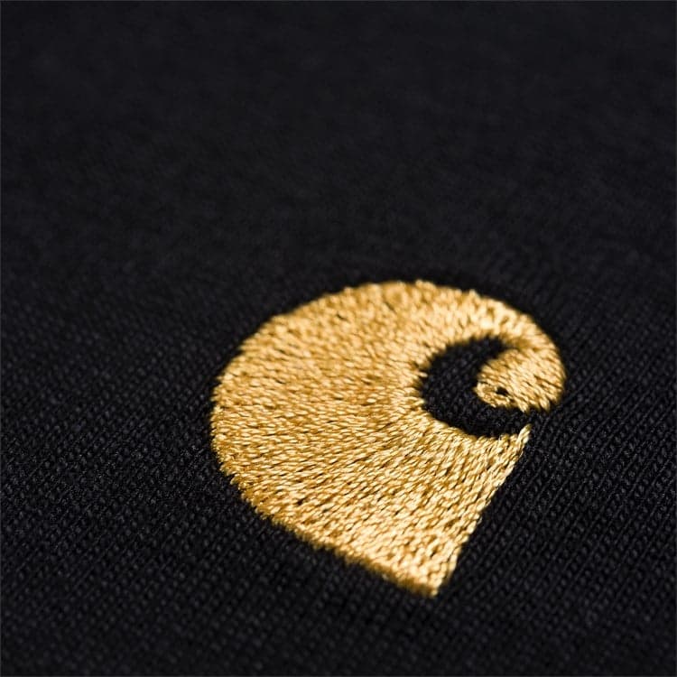 https://admin.plaze-shop.de/wp-content/uploads/2021/04/I02639149_Carhartt_S_S_Chase-T_Shirt_Black_Gold_Plaze-Shop_3.jpg