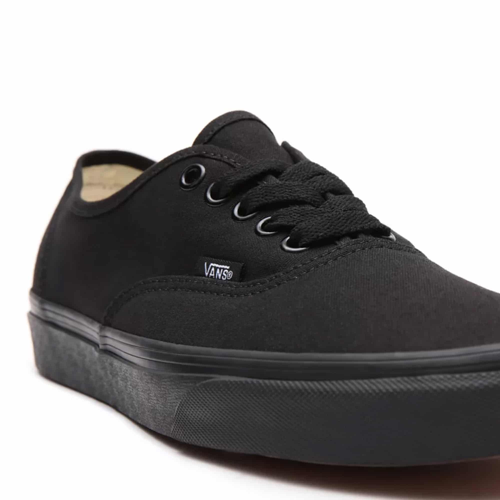 https://admin.plaze-shop.de/wp-content/uploads/2021/04/VN000EE3BKA1_Vans_Authentic_Black_Black_Plaze-Shop_2.jpg