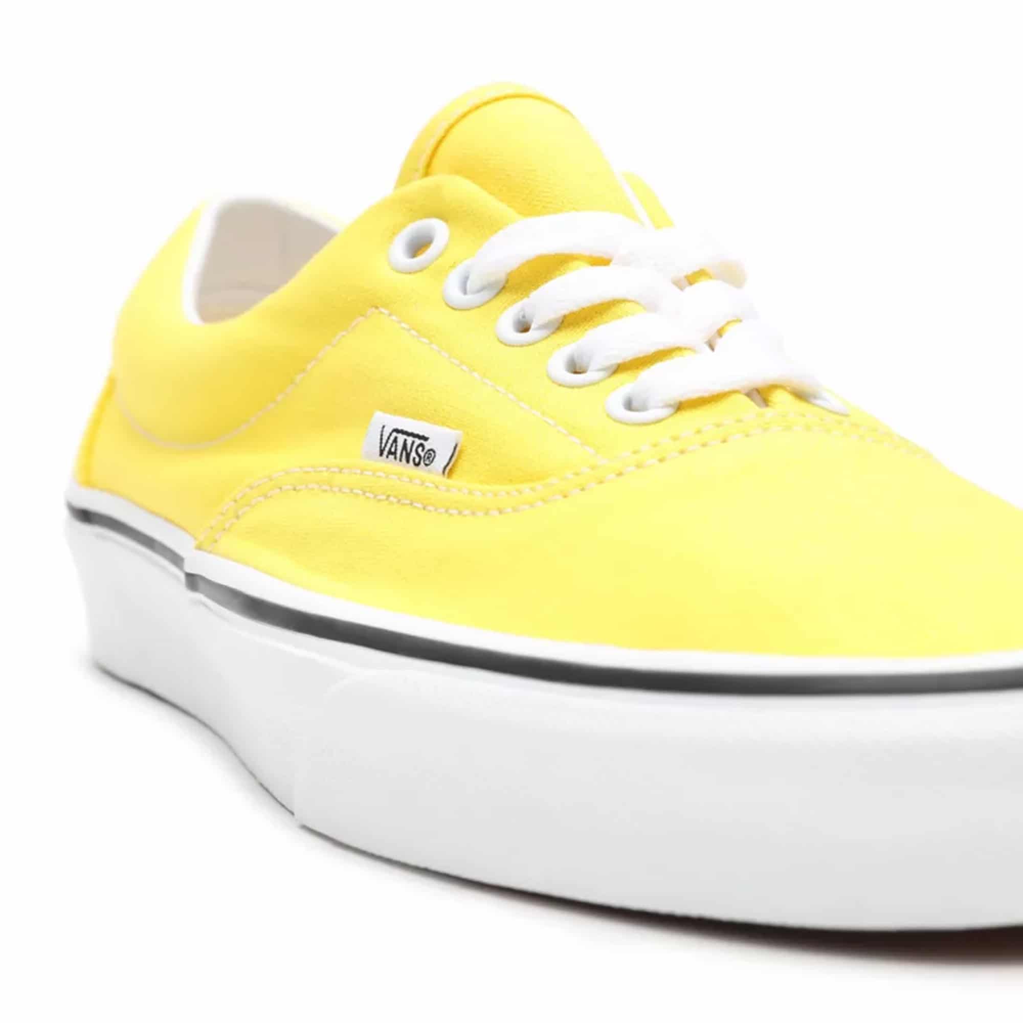 https://admin.plaze-shop.de/wp-content/uploads/2021/05/VN0A54F1CA11_Vans_Era_Cyber_Yellow_True_White_Plaze-Shop_2.jpg
