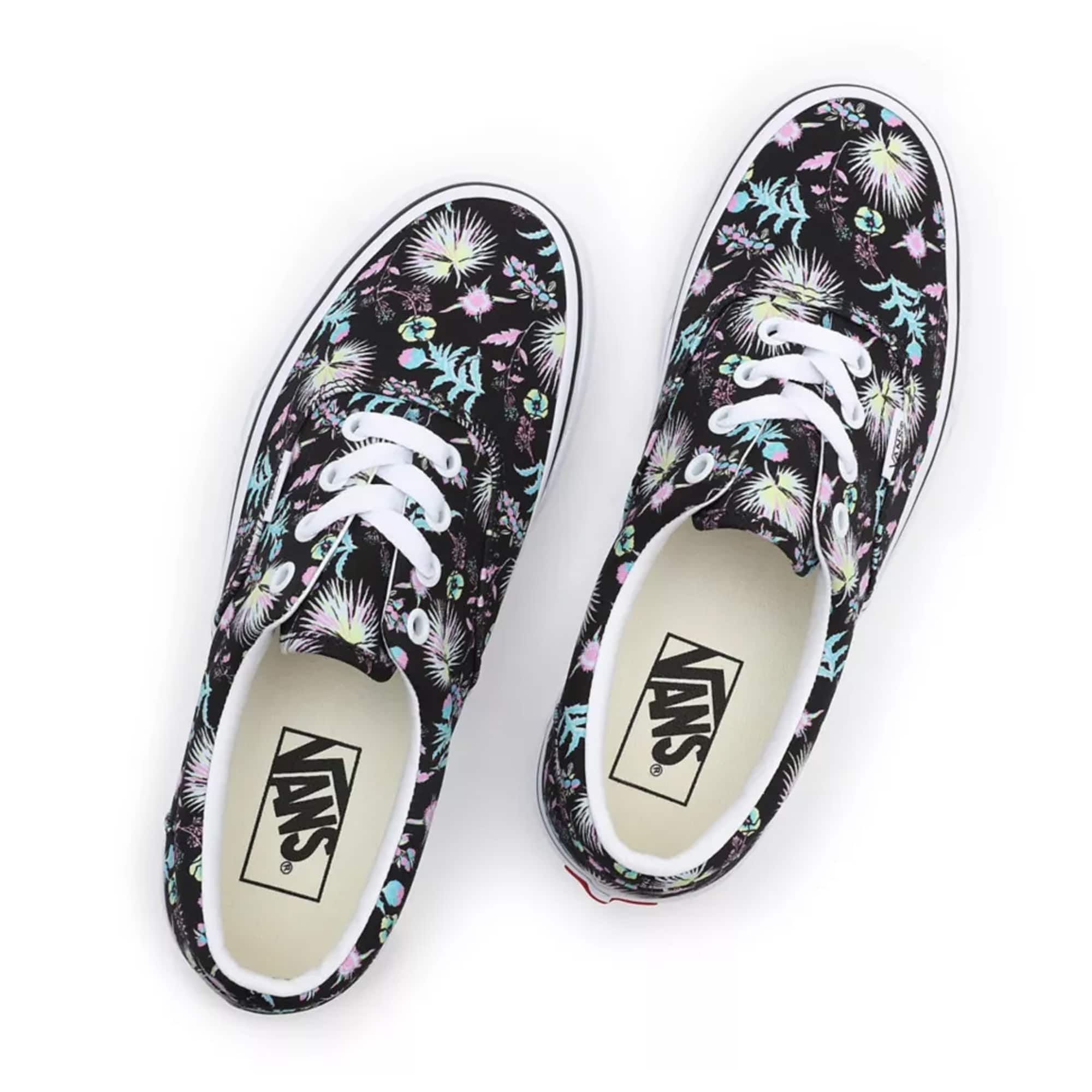 https://admin.plaze-shop.de/wp-content/uploads/2021/05/Vn0A54F13VD1_Vans_Era_Paradise_Floral_Plaze-Shop_3.jpg