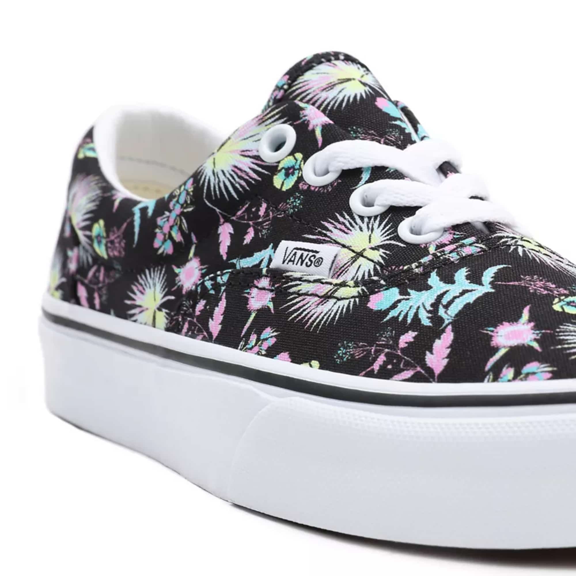 https://admin.plaze-shop.de/wp-content/uploads/2021/05/Vn0A54F13VD1_Vans_Era_Paradise_Floral_Plaze-Shop_5.jpg