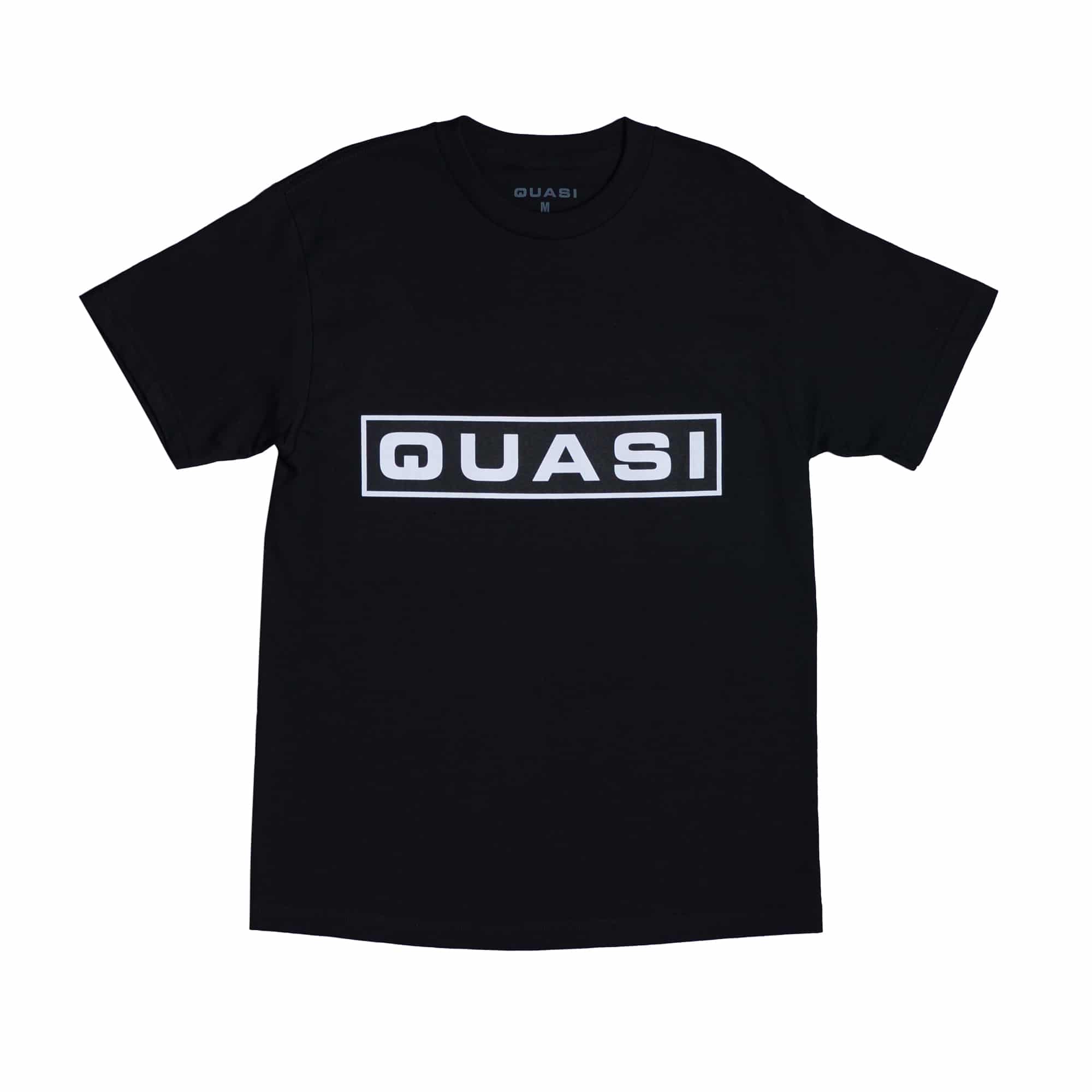 https://admin.plaze-shop.de/wp-content/uploads/2021/11/Quasi_Bar_Logo_Tee_Black_plaze-shop_1.jpg