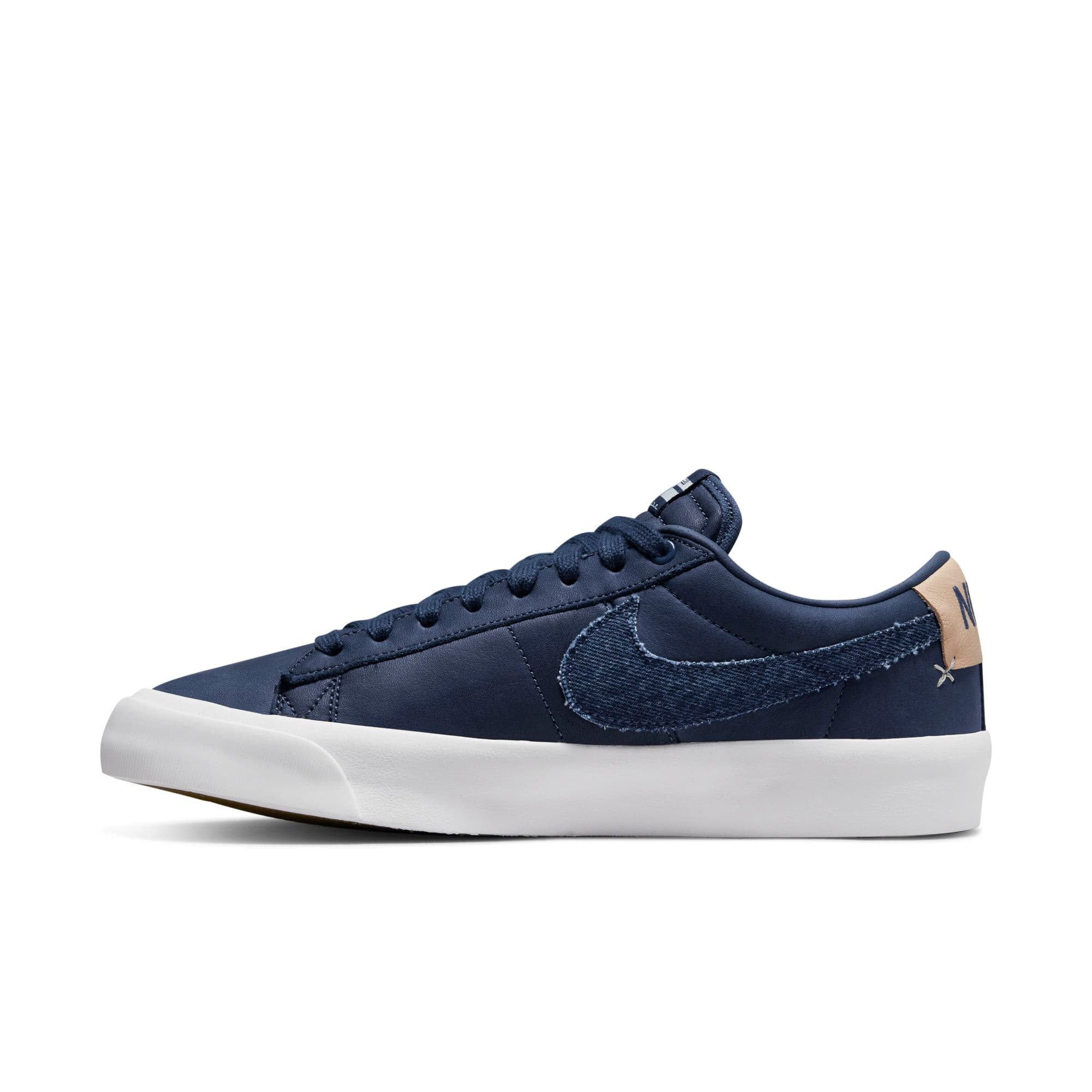 https://admin.plaze-shop.de/wp-content/uploads/2022/07/NikeSB_DM8890_400_Blazer_Low_Pro_GT_plaze-shop_2.jpeg
