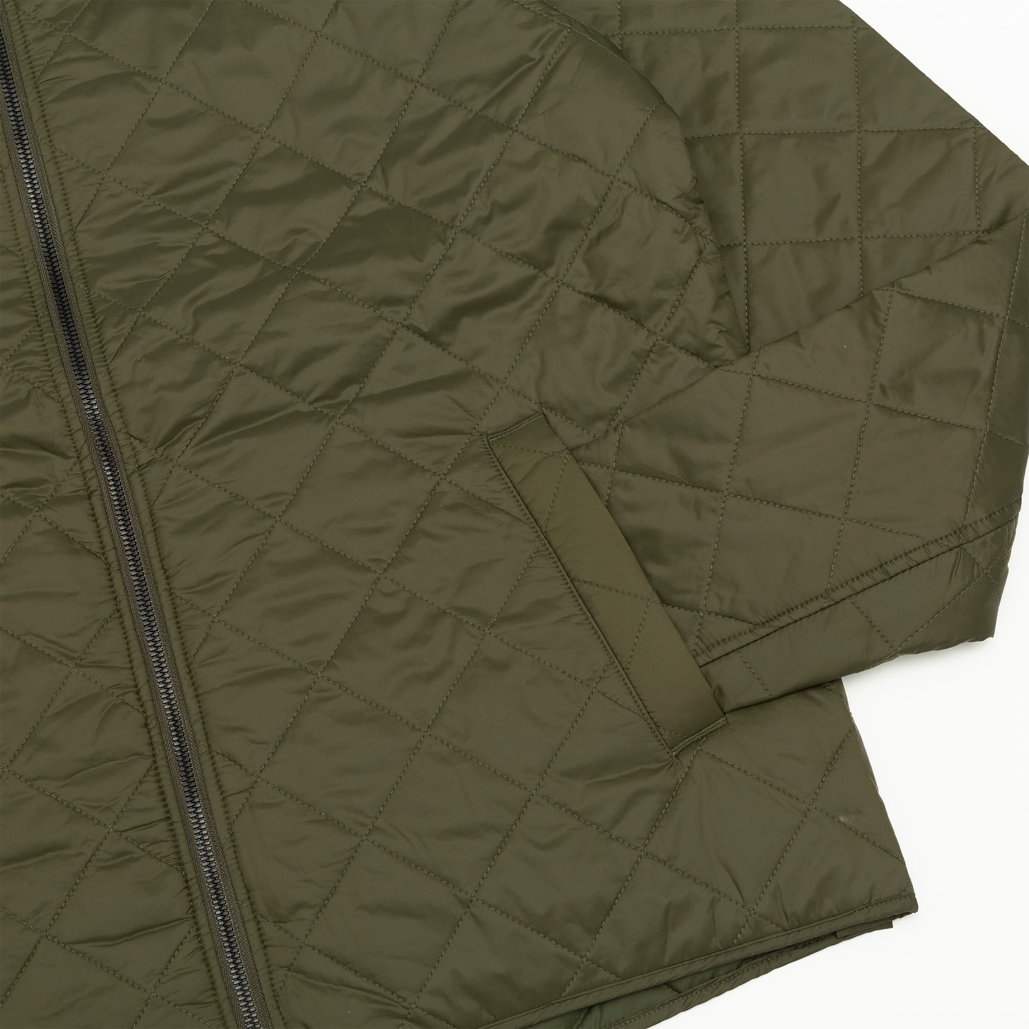 https://admin.plaze-shop.de/wp-content/uploads/2022/12/Chrystie_OGLogo_Jacket_army-green_plaze-skateshop_5.jpg