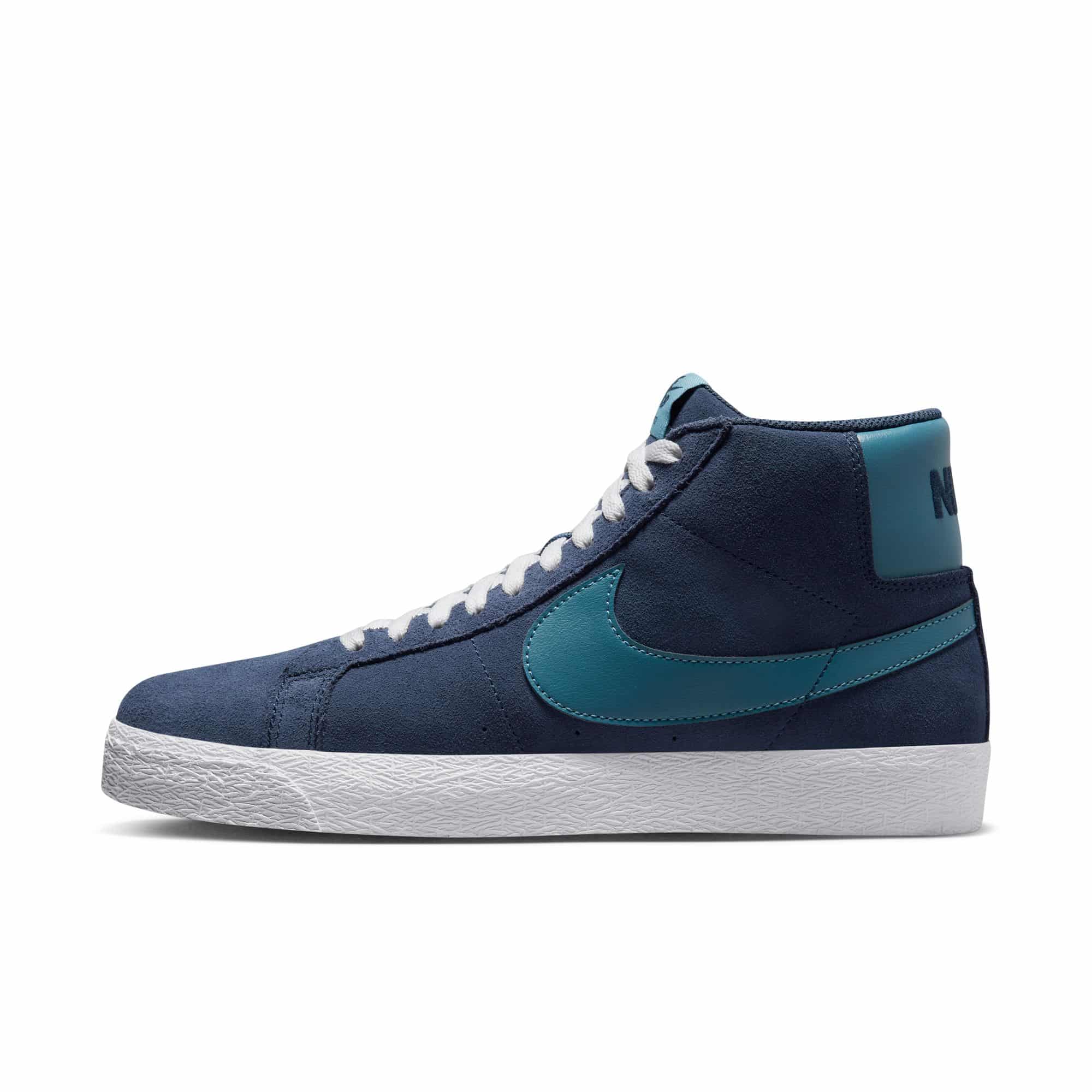https://admin.plaze-shop.de/wp-content/uploads/2022/12/NikeSB_Blazer_Mid_Navy_Aqua_FD0731-400_plaze-shop_2.jpeg