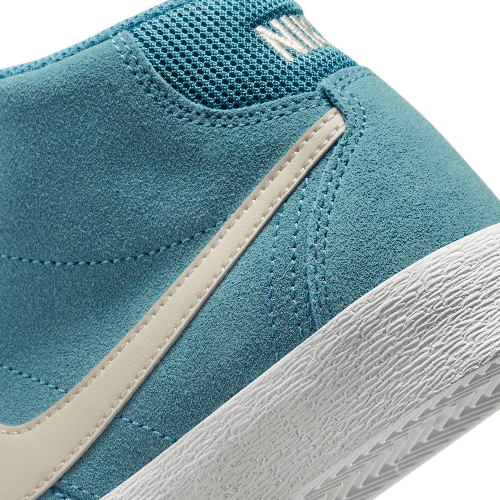 https://admin.plaze-shop.de/wp-content/uploads/2022/12/NikeSB_Bruin_Hi_DR0126-400_plaze-shop_4.jpeg
