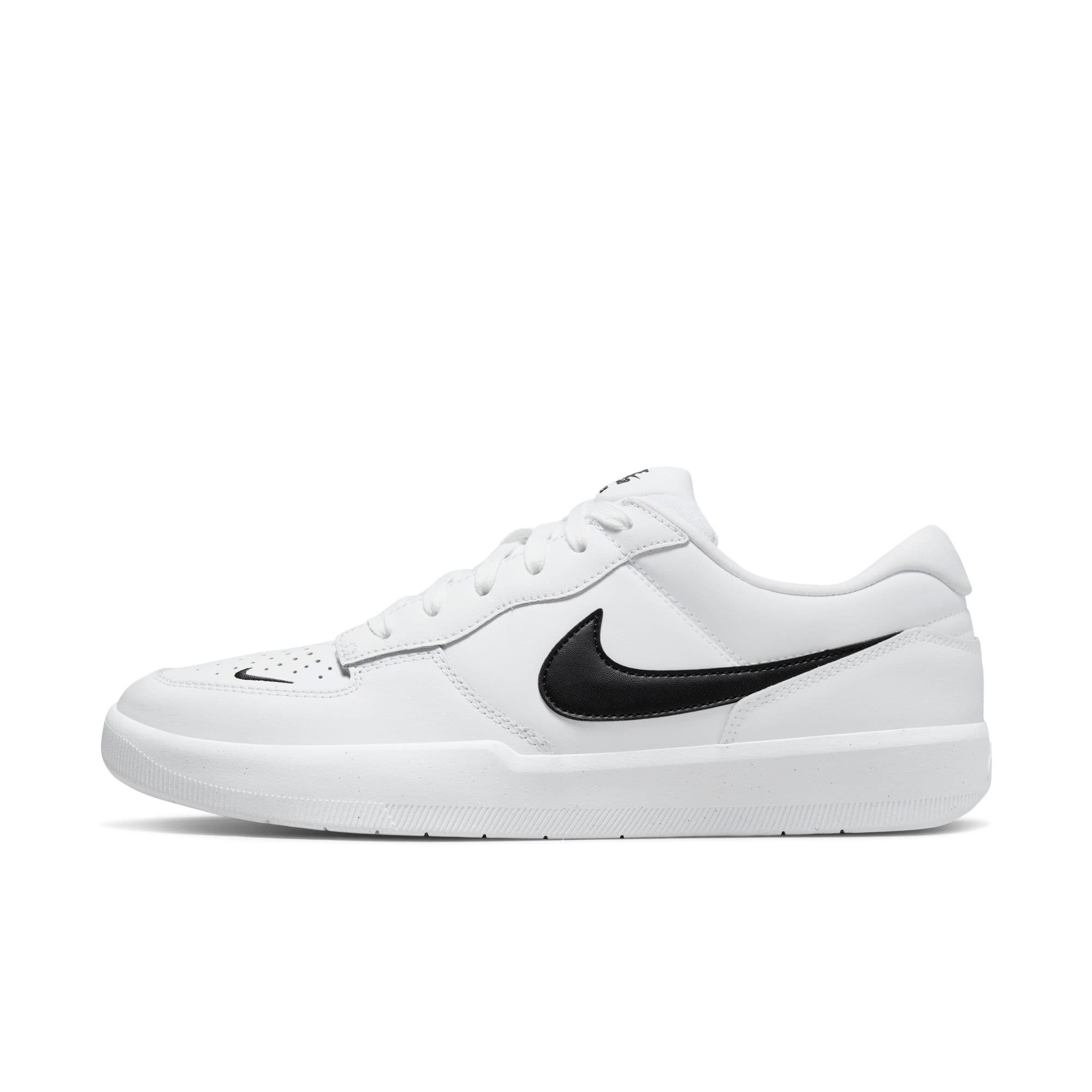 https://admin.plaze-shop.de/wp-content/uploads/2022/12/NikeSB_Force58_White_Black_DH7505-101_plaze-shop_2.jpeg