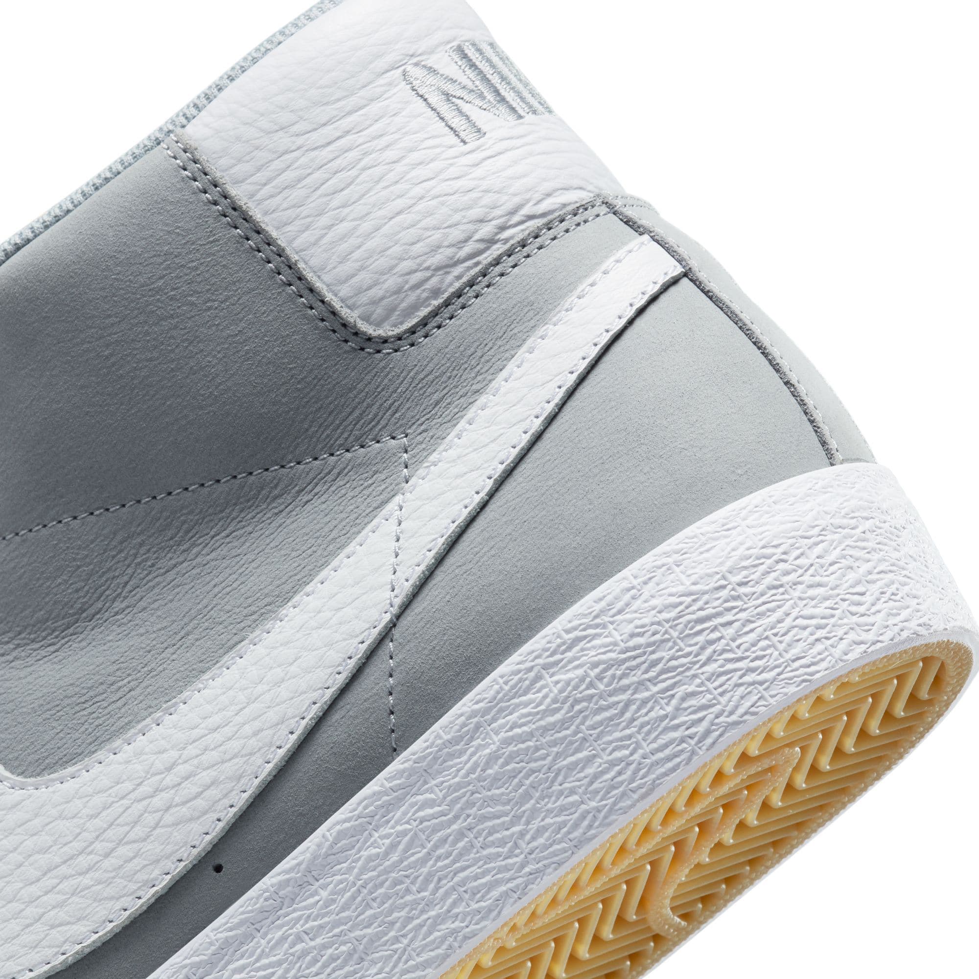 https://admin.plaze-shop.de/wp-content/uploads/2023/02/DV5467001_Nike_SB_BlazerMid_Wolf-grey_plaze-skateshop_9.jpg