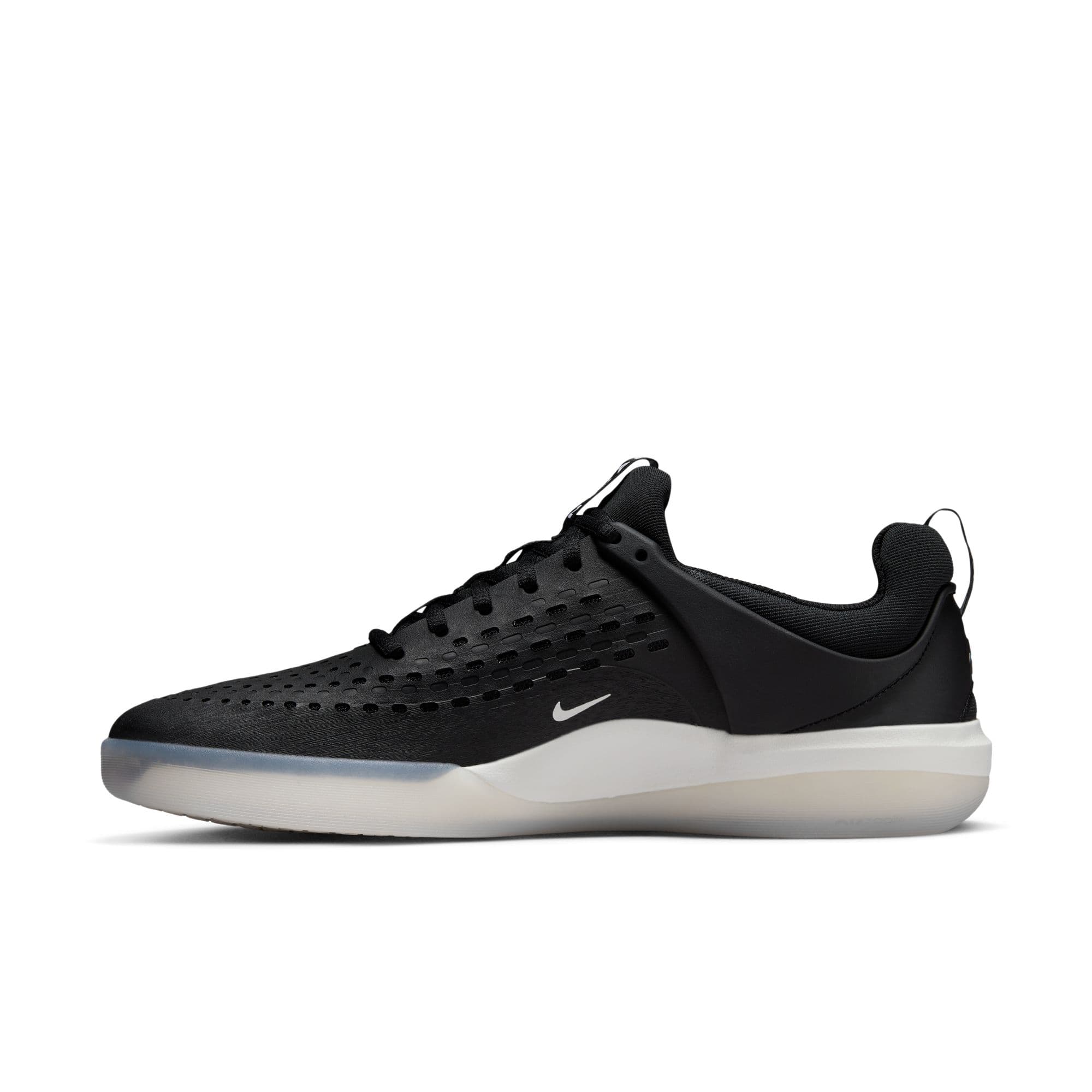 https://admin.plaze-shop.de/wp-content/uploads/2023/03/NikeSB_Nyjah_Blk_Wht_plaze-shop_7.jpeg