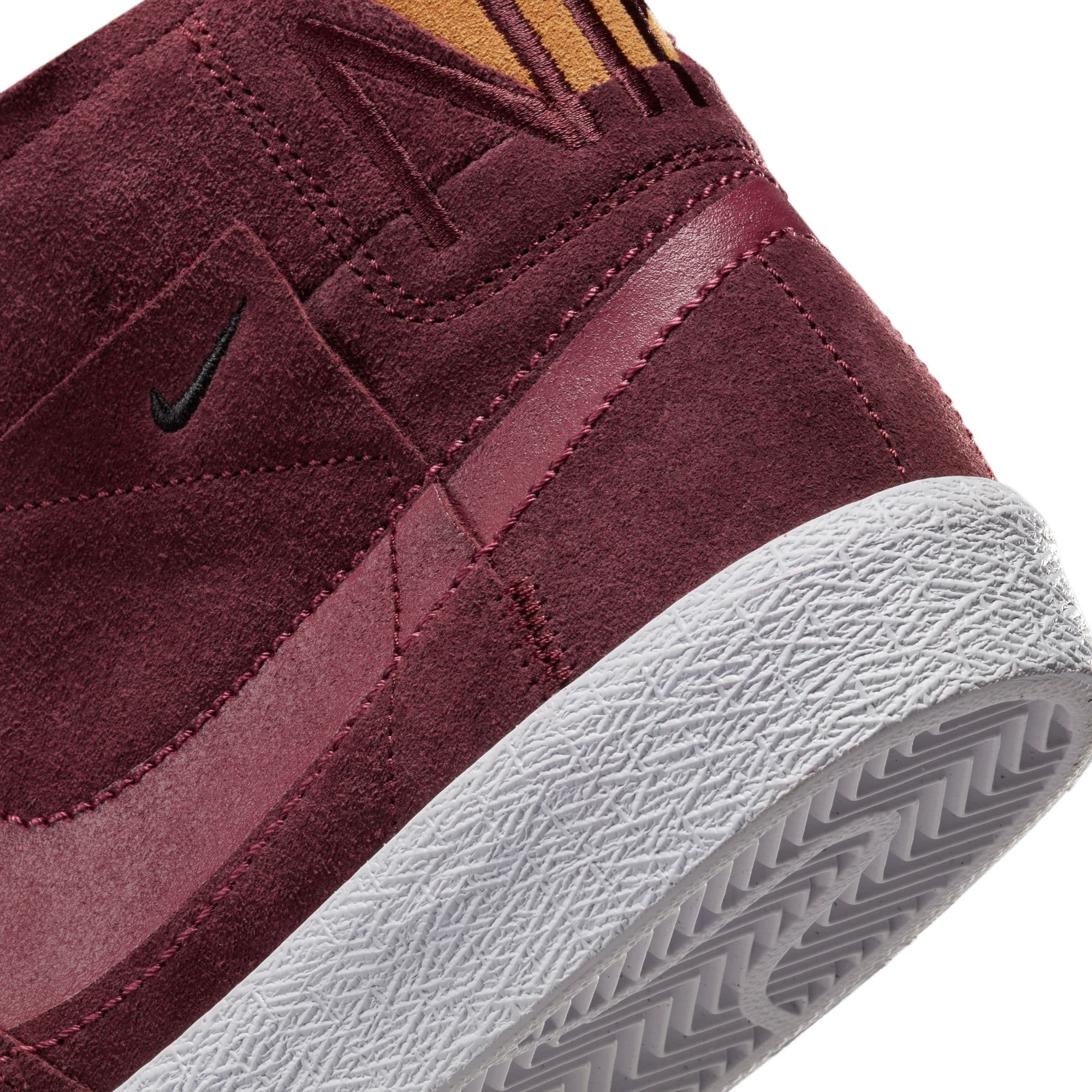 https://admin.plaze-shop.de/wp-content/uploads/2023/03/NikeSB_Zoom_Blazer_Mid_PRM_Midnight_Maroon_plaze-shop_4.jpeg