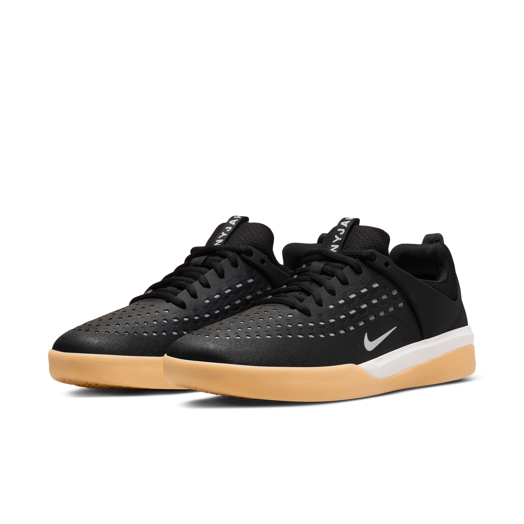 https://admin.plaze-shop.de/wp-content/uploads/2023/06/NIkeSB_Nyjah_DV7896_001_plaze-shop_3.jpeg