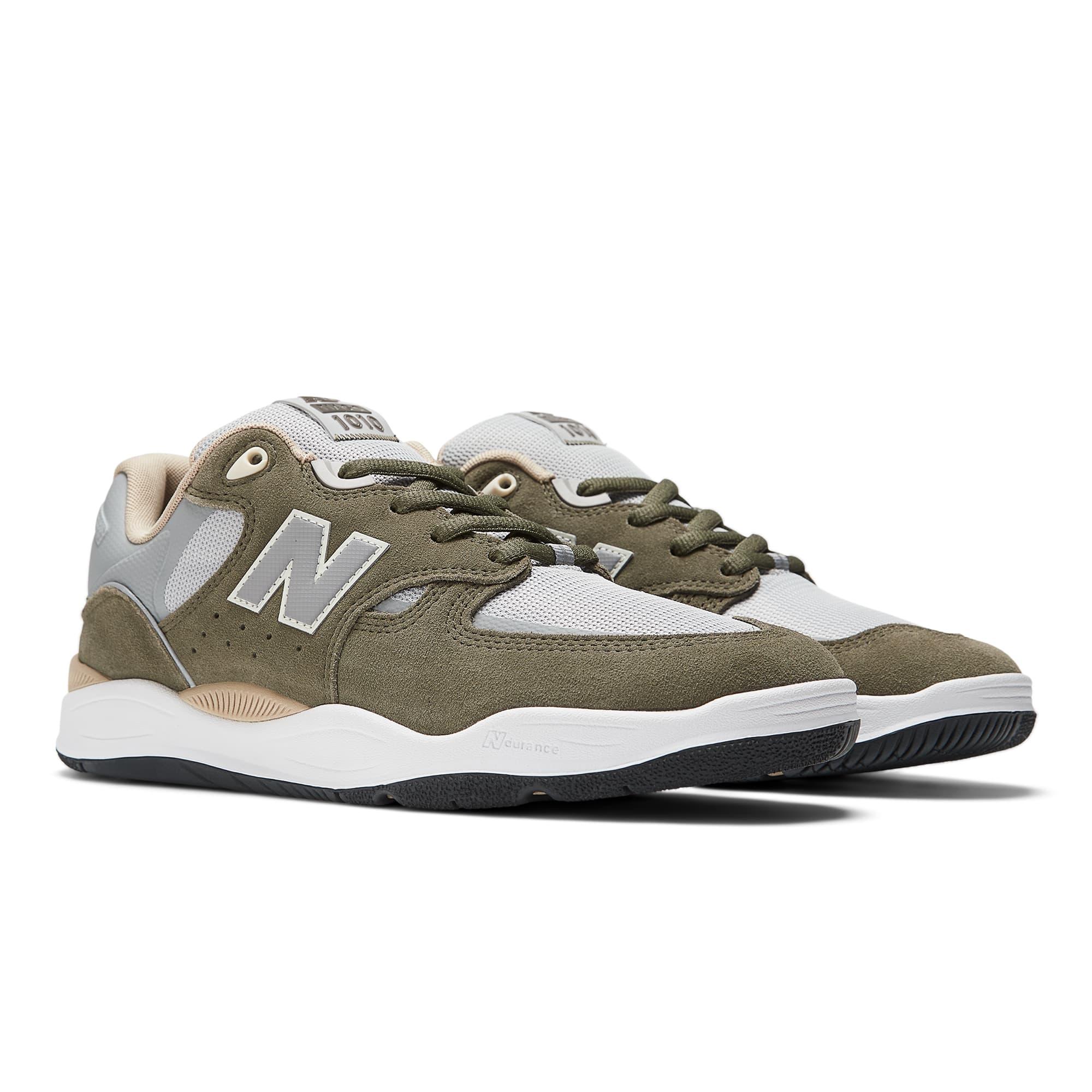 https://admin.plaze-shop.de/wp-content/uploads/2023/08/NM1010KG_New-Balance_Tiago1010_olive-grey_plaze-shop_4.jpg