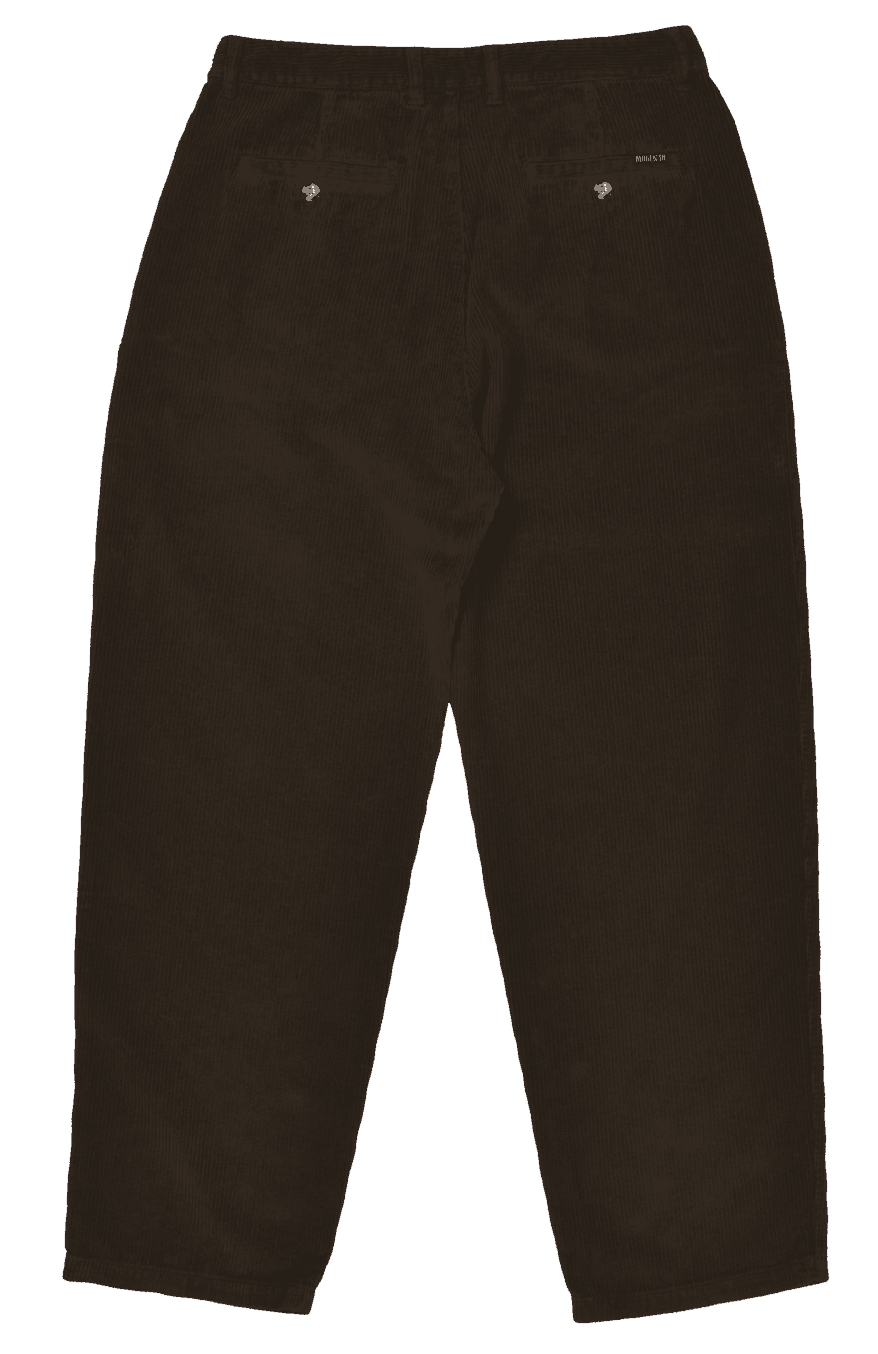 https://admin.plaze-shop.de/wp-content/uploads/2023/12/Magenta_OG_Chino_Cord_Pant_Chocolate_plaze-shop_2.png