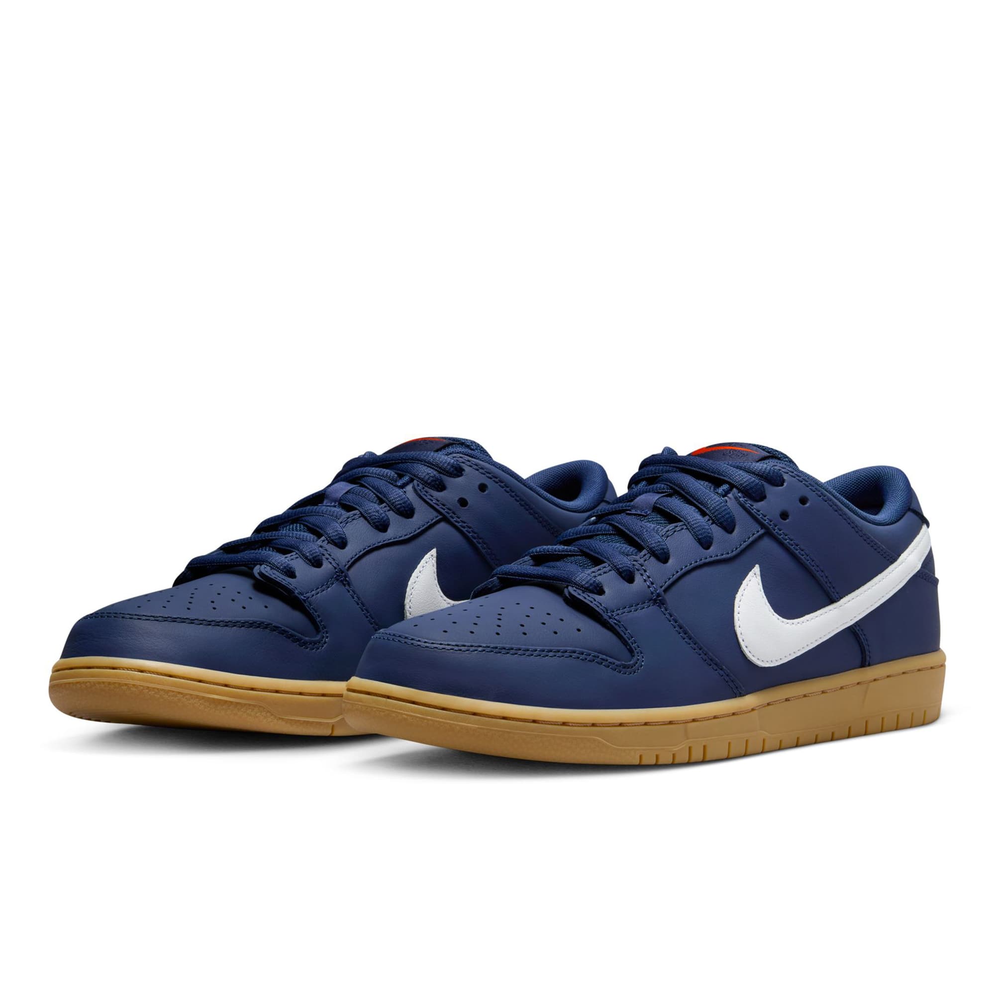 https://admin.plaze-shop.de/wp-content/uploads/2024/02/FJ1674-400_NikeSB_DunkLowPro_navy-gum_plaze-skateshop_4.jpg