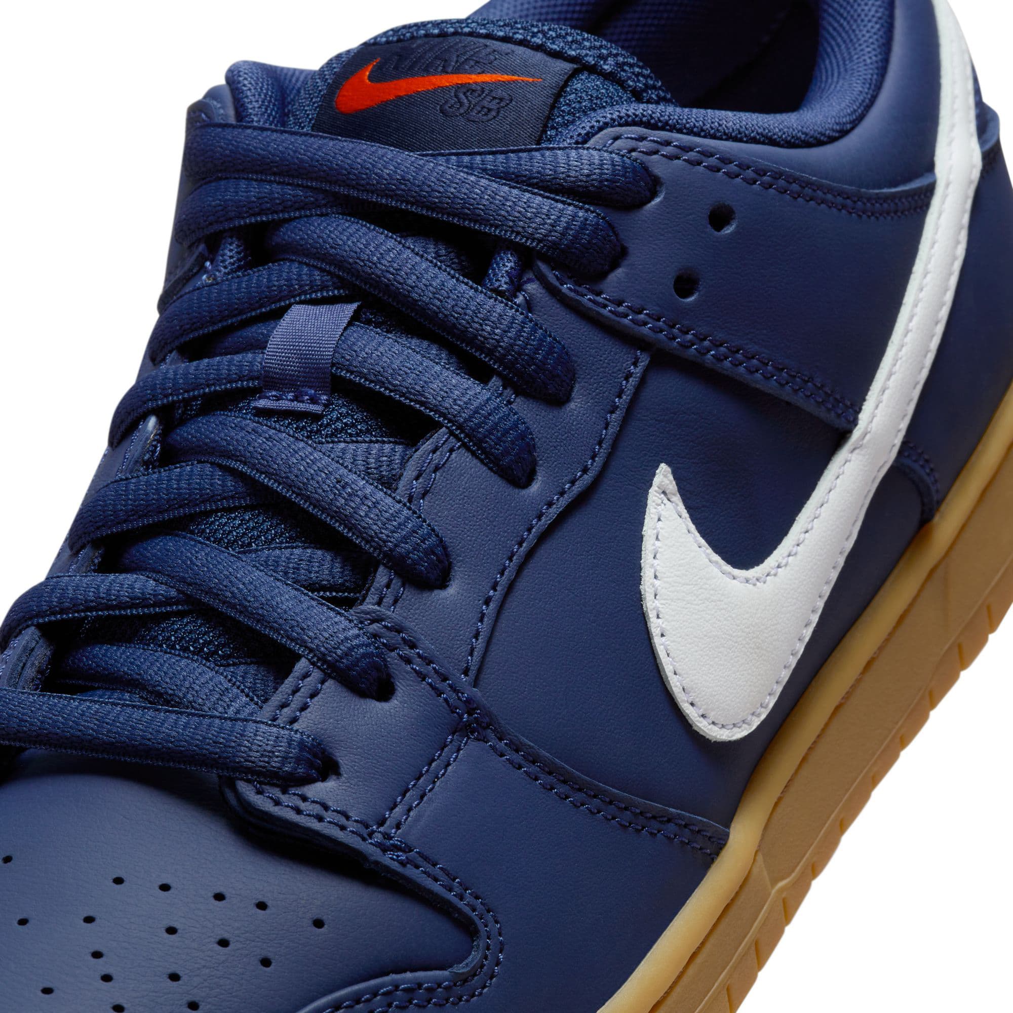https://admin.plaze-shop.de/wp-content/uploads/2024/02/FJ1674-400_NikeSB_DunkLowPro_navy-gum_plaze-skateshop_8.jpg