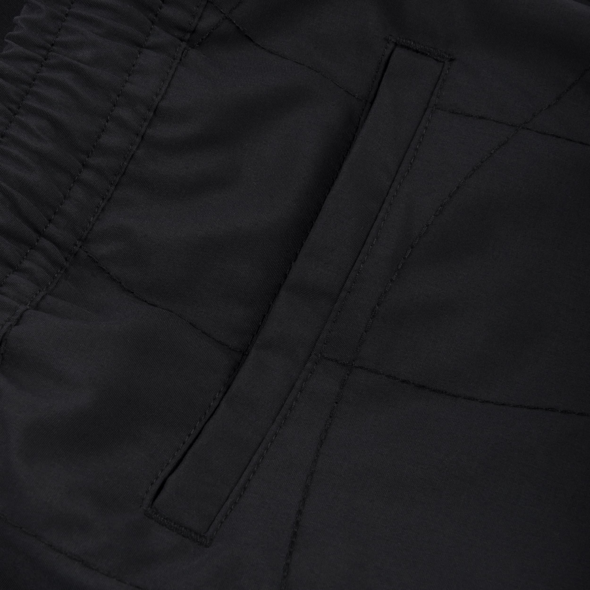 https://admin.plaze-shop.de/wp-content/uploads/2024/03/Dime_MTL_Wave_Quilted_Shorts_black_plaze-shop_1-3.jpeg