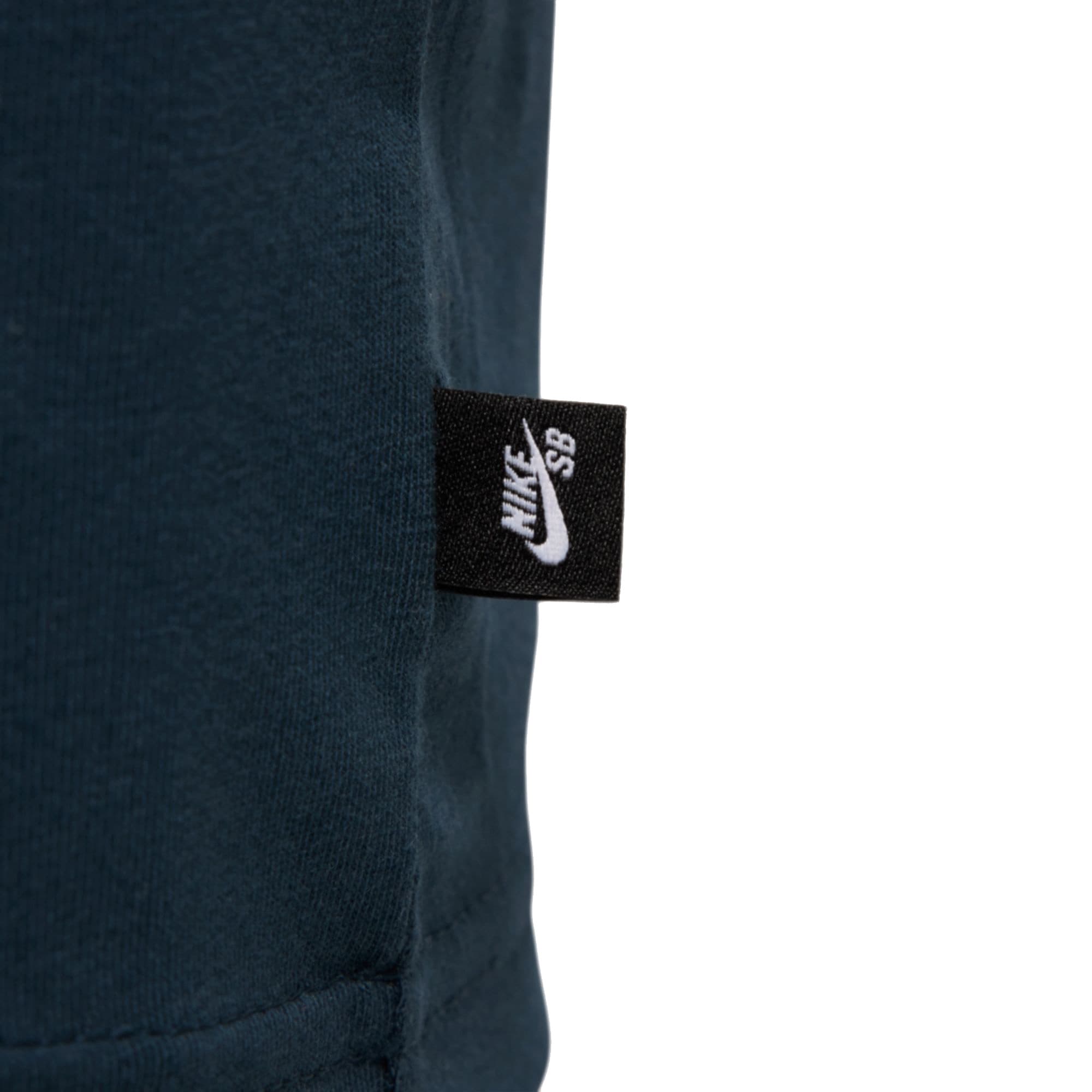 https://admin.plaze-shop.de/wp-content/uploads/2024/07/CV7539-478_NikeSB_LogoTee_armory-navy_plazeskateshop_4.jpg