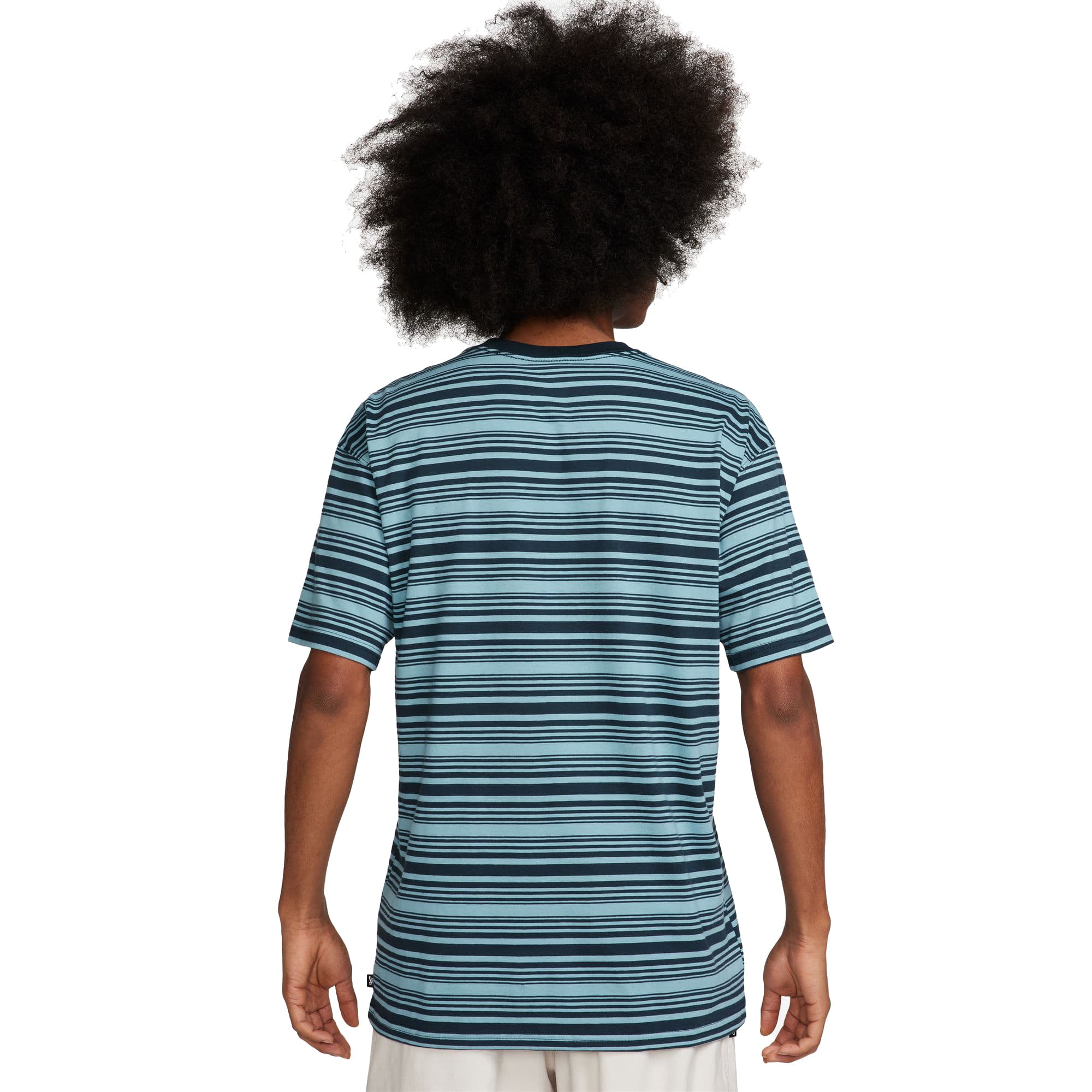 https://admin.plaze-shop.de/wp-content/uploads/2024/07/FQ3711-464_NikeSB_M90-Stripes-Tee_blue_plazeskateshop_2.jpg