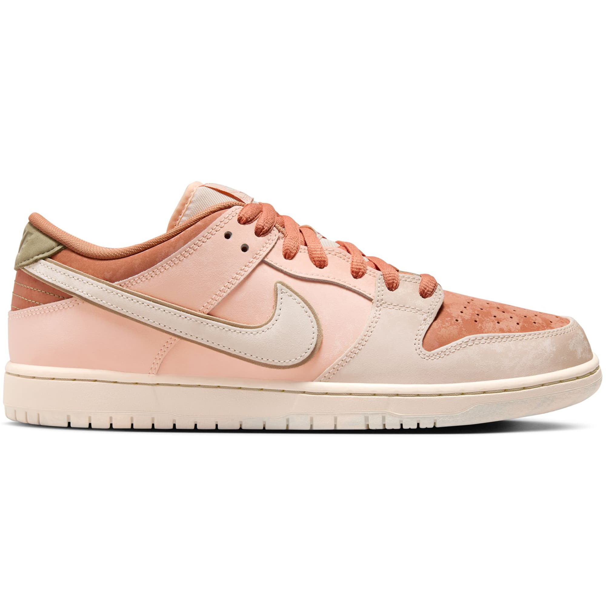 https://admin.plaze-shop.de/wp-content/uploads/2024/07/FV5926-200_NikeSB_Dunk-Low-PRM_amber-brown-guava-ice_plazeskateshop_1.jpg