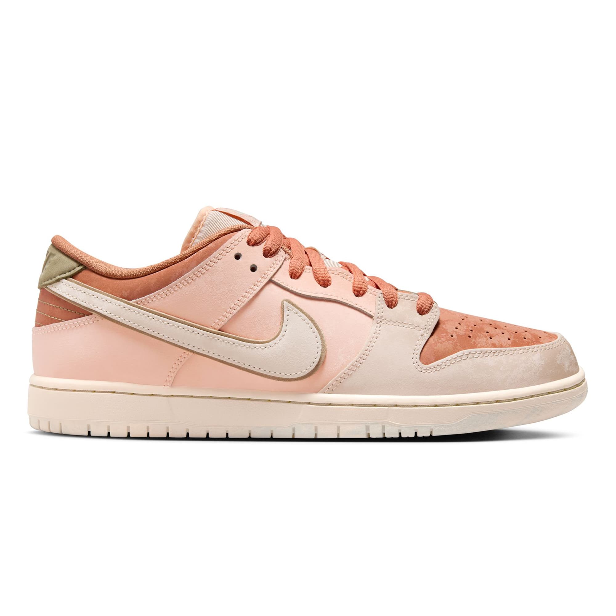 https://admin.plaze-shop.de/wp-content/uploads/2024/07/FV5926-200_NikeSB_Dunk-Low-PRM_amber-brown-guava-ice_plazeskateshop_2.jpg