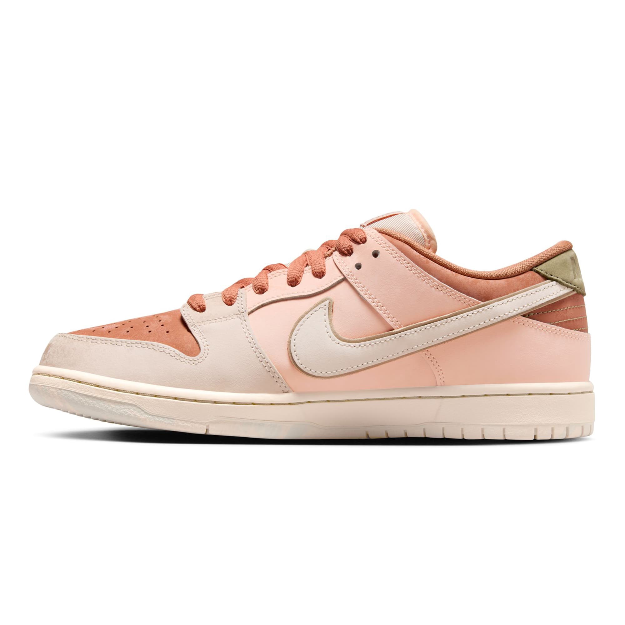 https://admin.plaze-shop.de/wp-content/uploads/2024/07/FV5926-200_NikeSB_Dunk-Low-PRM_amber-brown-guava-ice_plazeskateshop_3.jpg