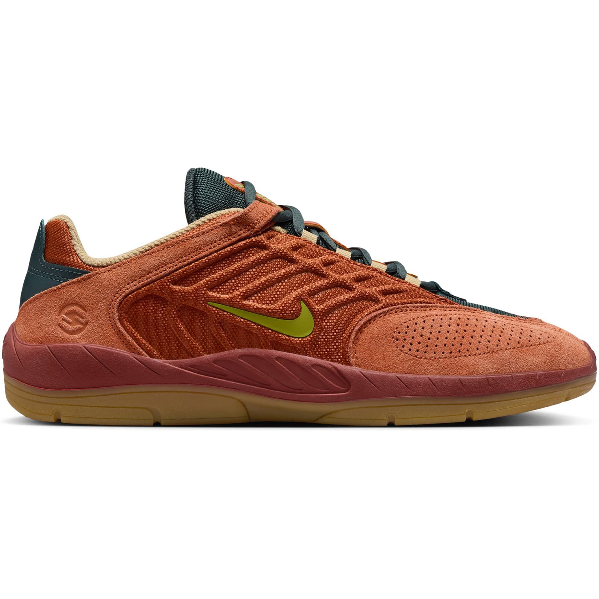 https://admin.plaze-shop.de/wp-content/uploads/2024/07/FZ4878-200_NikeSB_Vertebrae-TE_dark-russet_pear-desert-orange_plazeskateshop_1.jpg