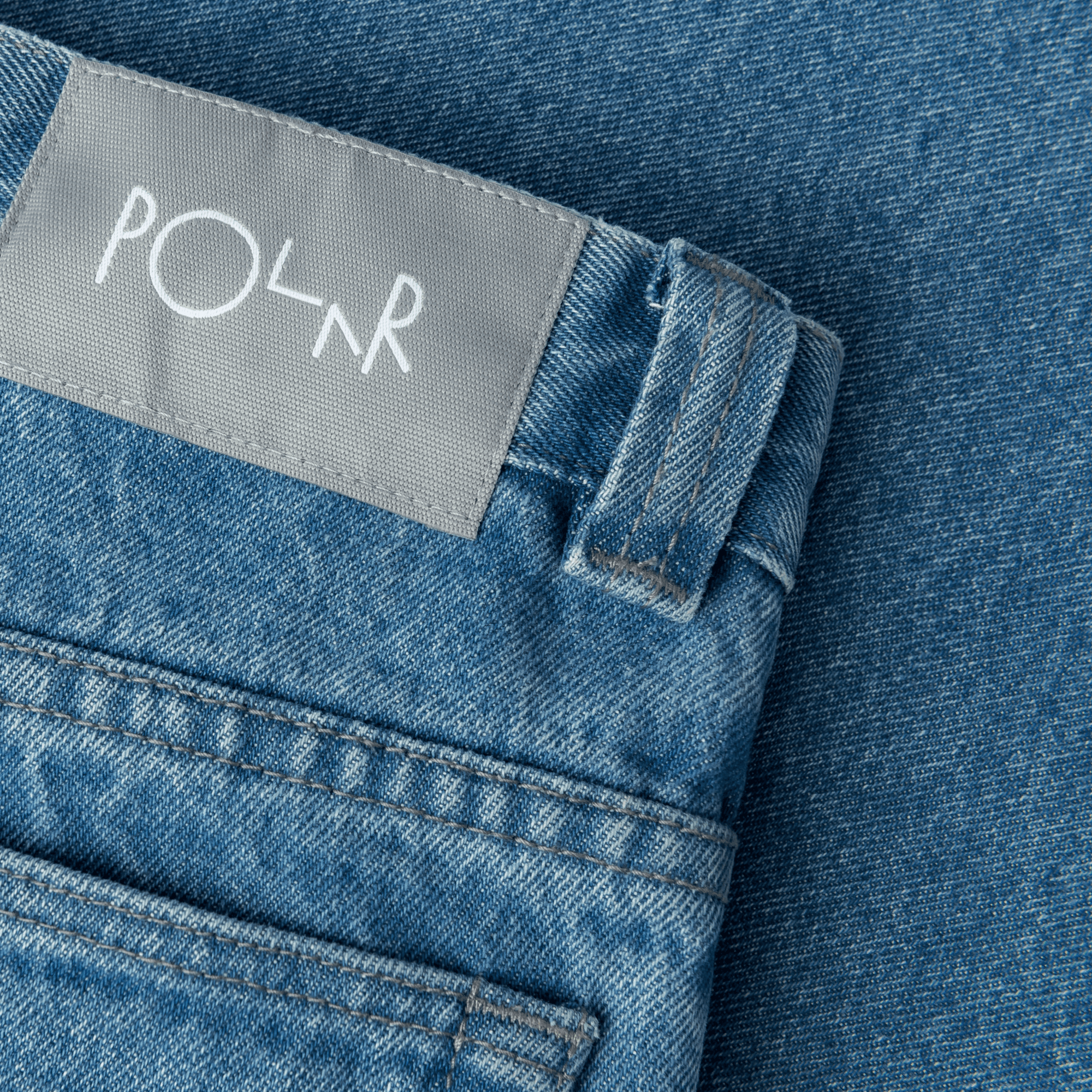 https://admin.plaze-shop.de/wp-content/uploads/2024/08/Polar_93_Denim_Mid_Blue_plaze-shop_1-4.png
