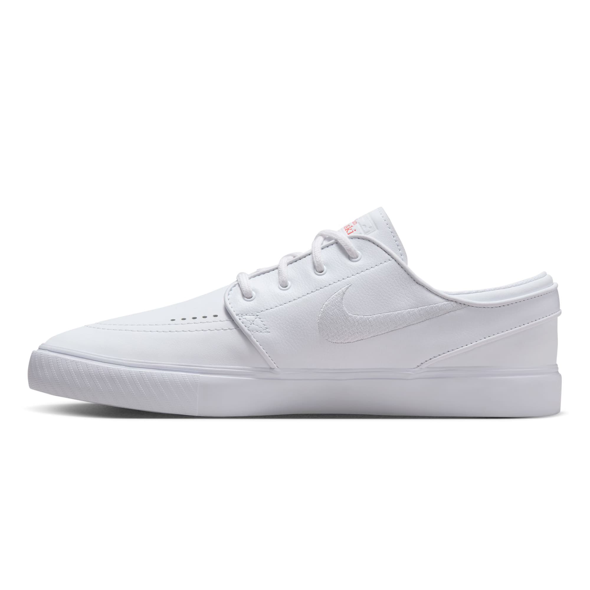 https://admin.plaze-shop.de/wp-content/uploads/2024/09/FQ7621-100_NikeSB_JanoskiOGISO_plaze-skateshop_2.jpg