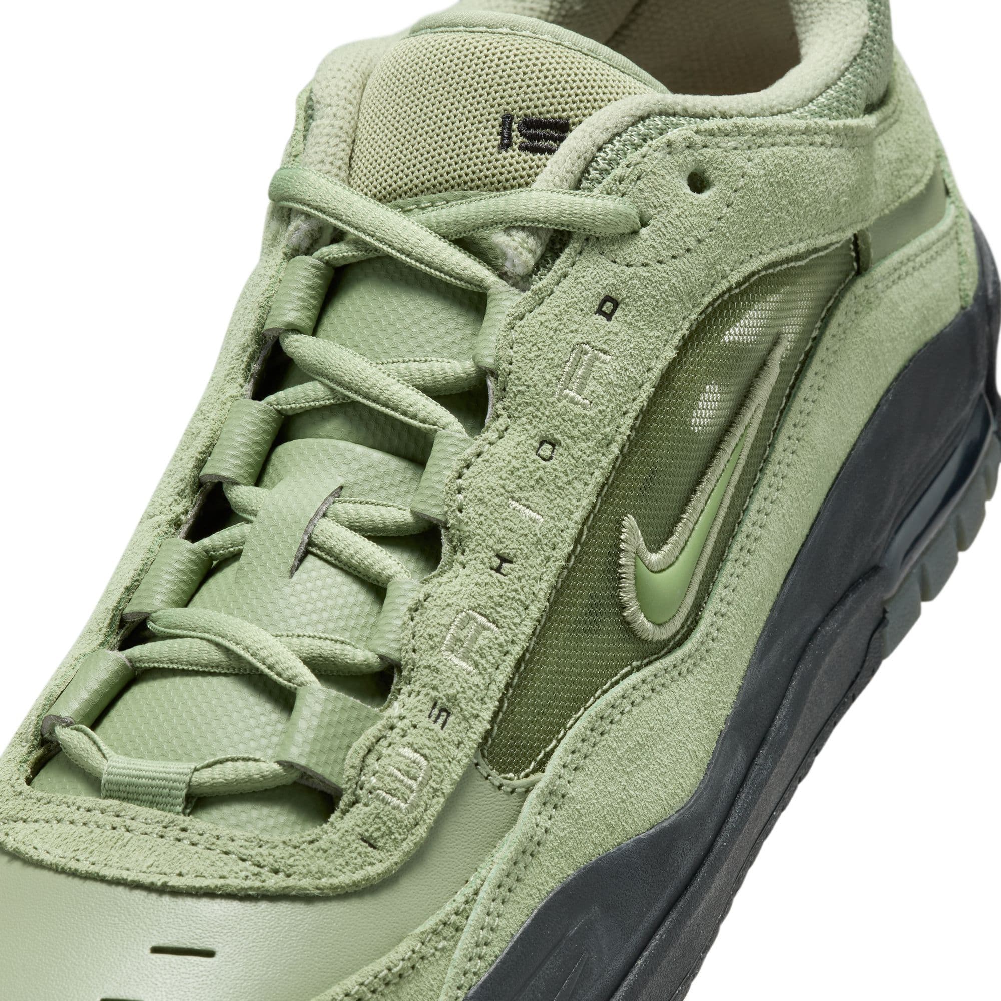 https://admin.plaze-shop.de/wp-content/uploads/2024/09/NikeSB_Air_Max_Ishod_Green_Black_plaze-shop_1-3.jpeg