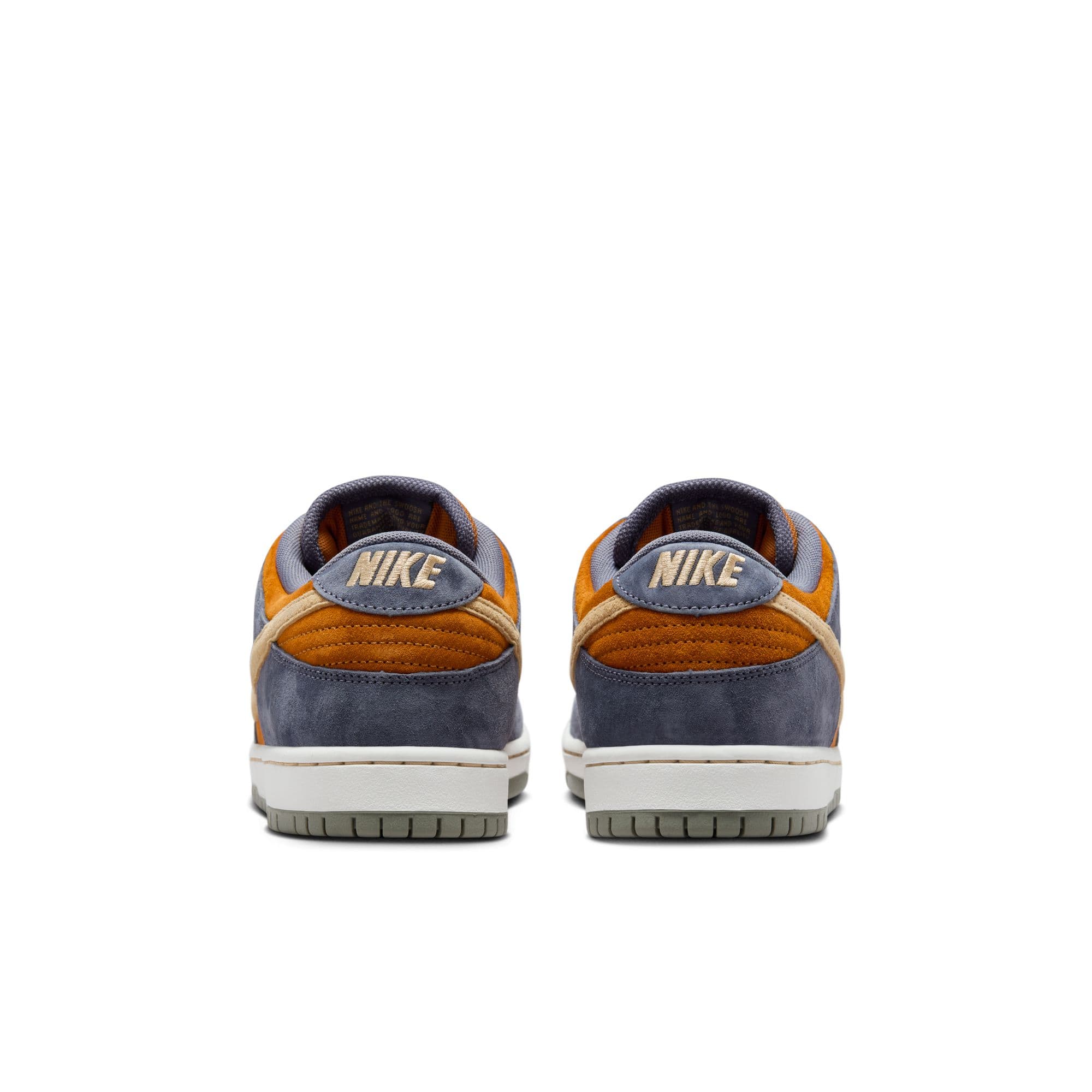 https://admin.plaze-shop.de/wp-content/uploads/2024/10/NikeSB_Dunk_Low_Pro_Carbon_HF3063-002_plaze-shop_1-5.jpeg