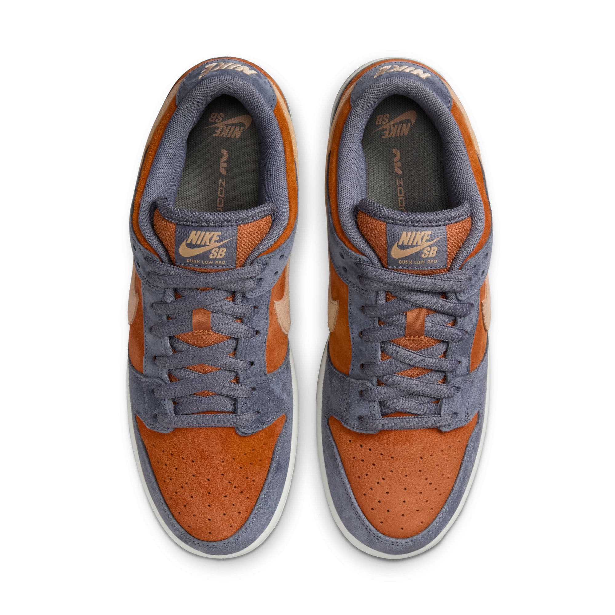 https://admin.plaze-shop.de/wp-content/uploads/2024/10/NikeSB_Dunk_Low_Pro_Carbon_HF3063-002_plaze-shop_1-7.jpeg