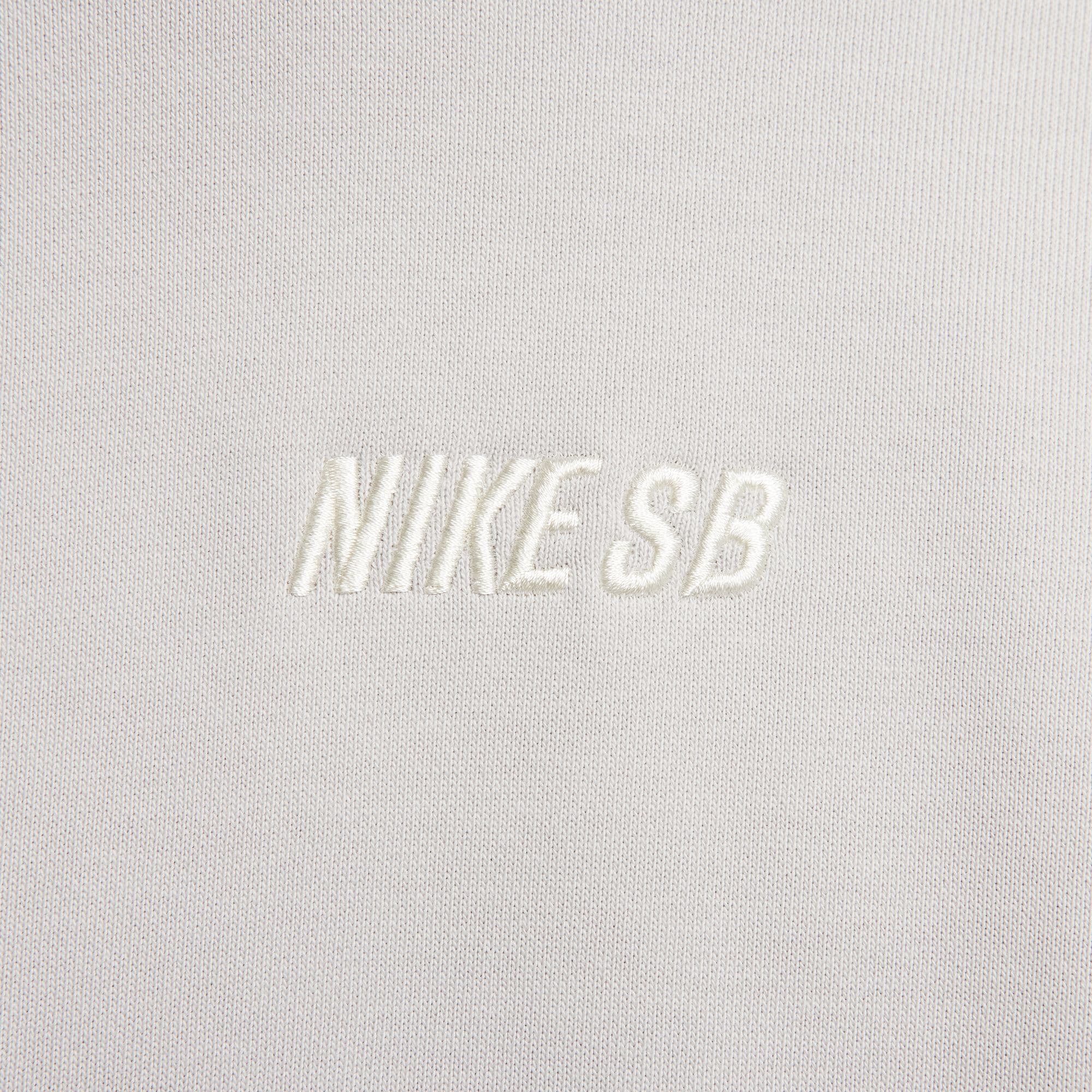 https://admin.plaze-shop.de/wp-content/uploads/2024/10/NikeSB_FN2502-003_plaze-shop_1-2.jpeg
