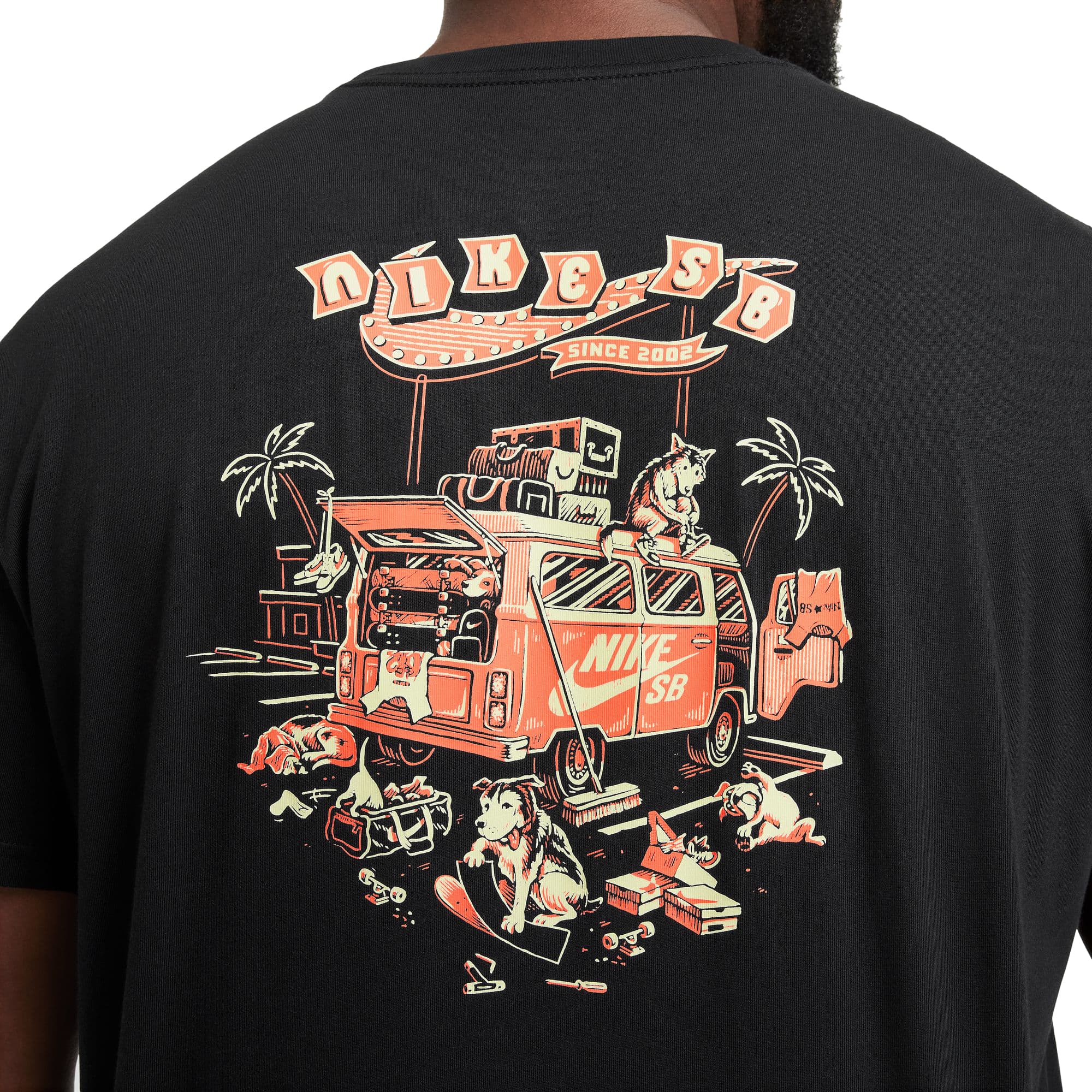 https://admin.plaze-shop.de/wp-content/uploads/2024/10/NikeSB_OC-Road-Dogs-Tee_black_plaze-skateshop_3.jpg