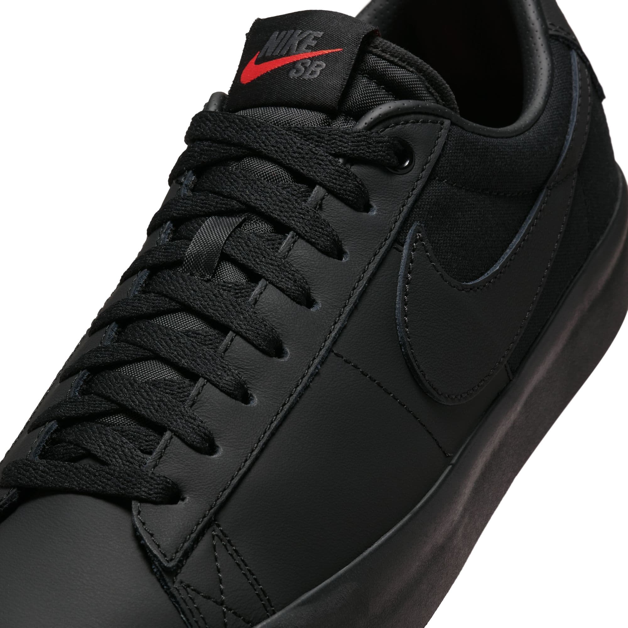 https://admin.plaze-shop.de/wp-content/uploads/2024/12/NikeSB_DR9099_001_Blazer_Low_Pro_GT_ISO_plaze-shop_1-4.jpeg