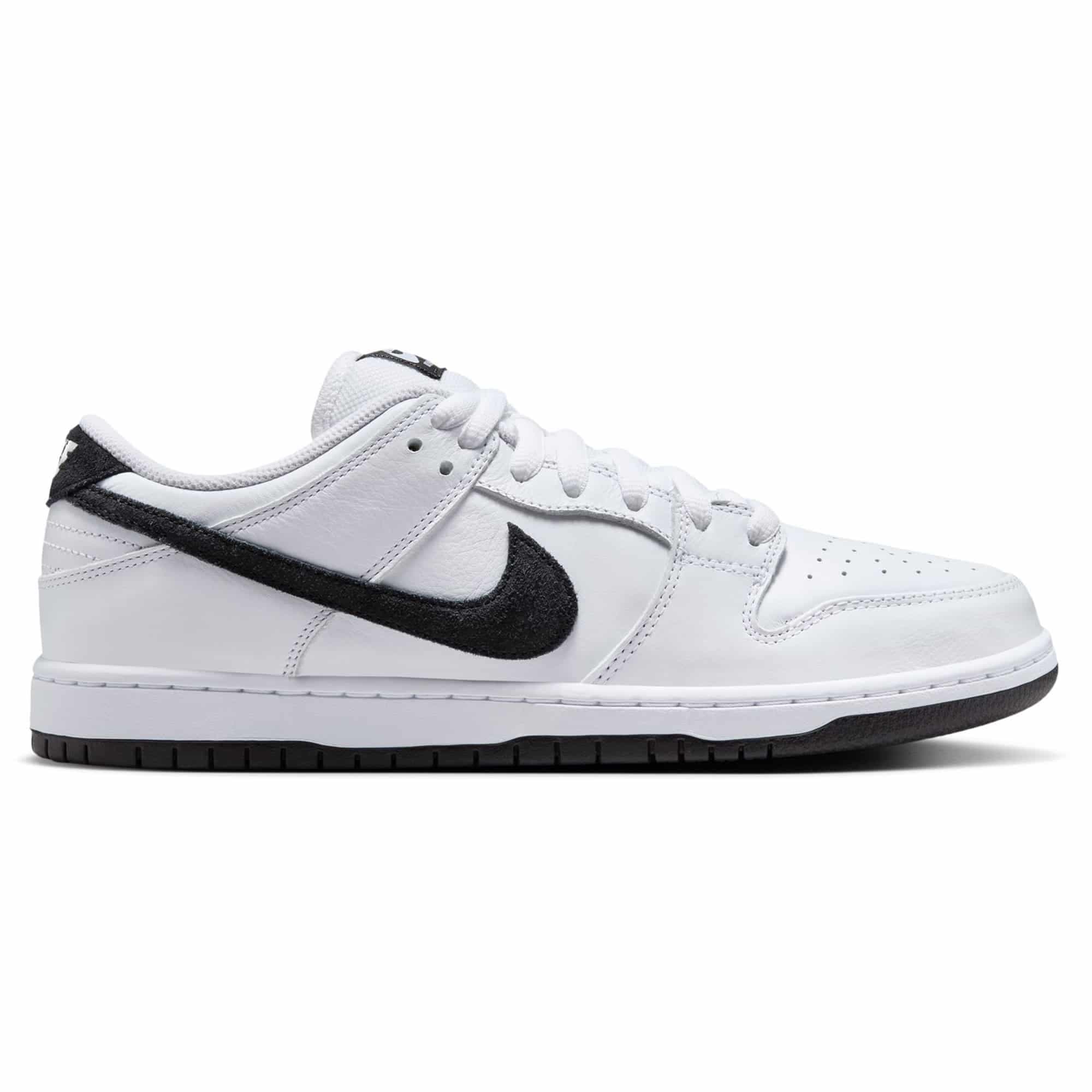 https://admin.plaze-shop.de/wp-content/uploads/2024/12/NikeSB_Dunk_Low_Pro_HF3704_100_plaze-shop_-1.jpeg