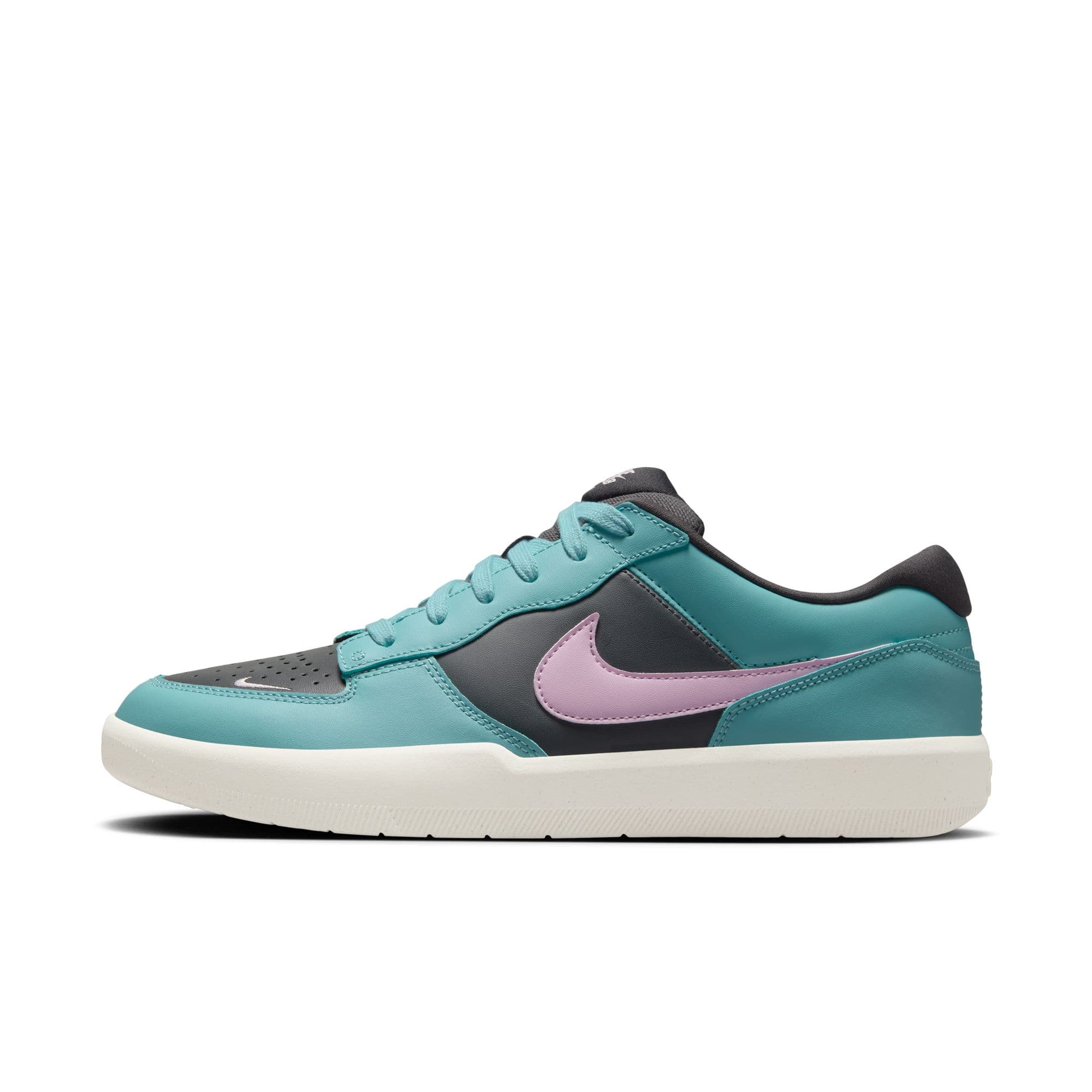 https://admin.plaze-shop.de/wp-content/uploads/2025/01/NikeSB_DV5476_400_Force_58_plaze-shop_1-7.jpeg