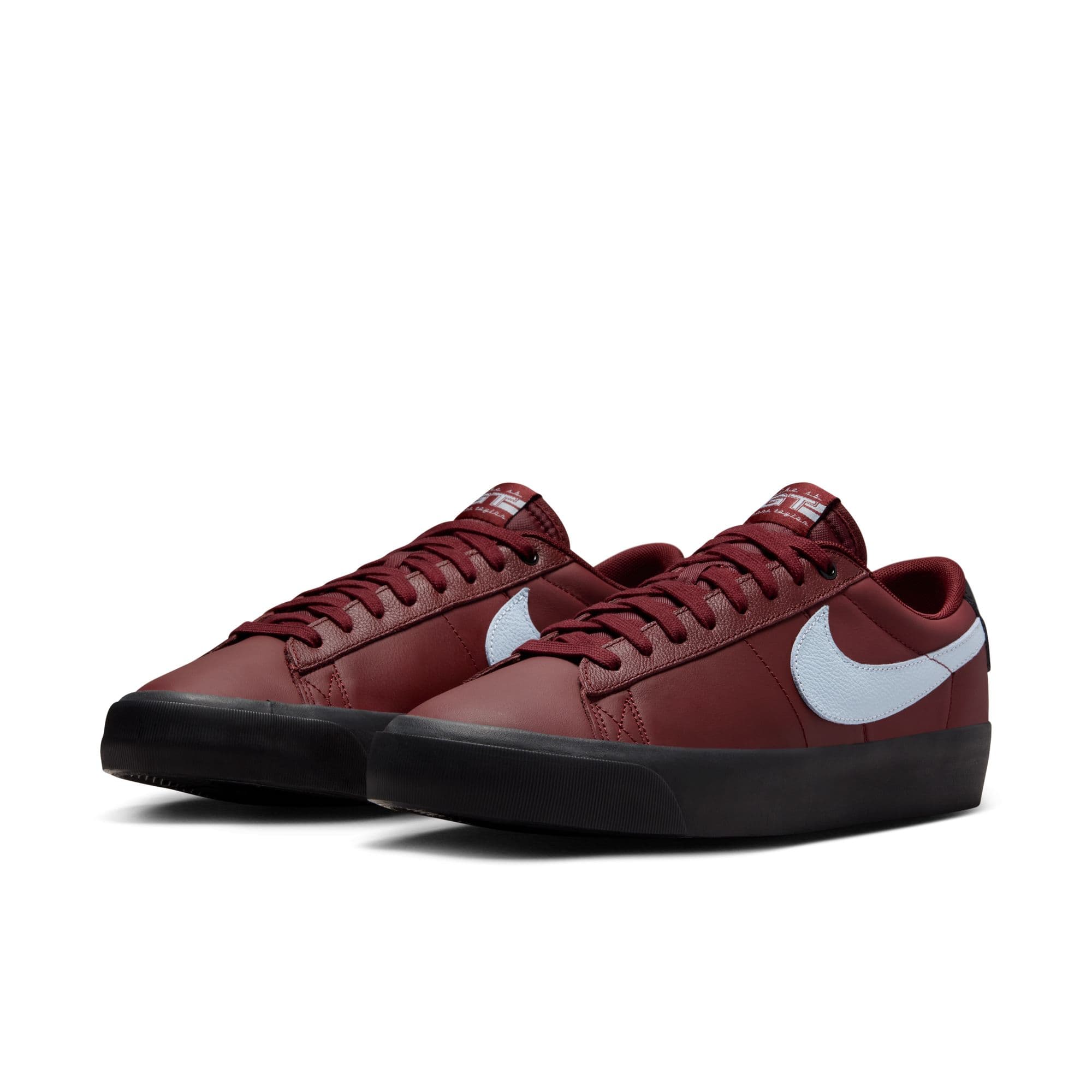 https://admin.plaze-shop.de/wp-content/uploads/2025/02/NikeSB_Blazer_Low_Pro_GT_DV1226-600_plaze-shop_1-7.jpeg