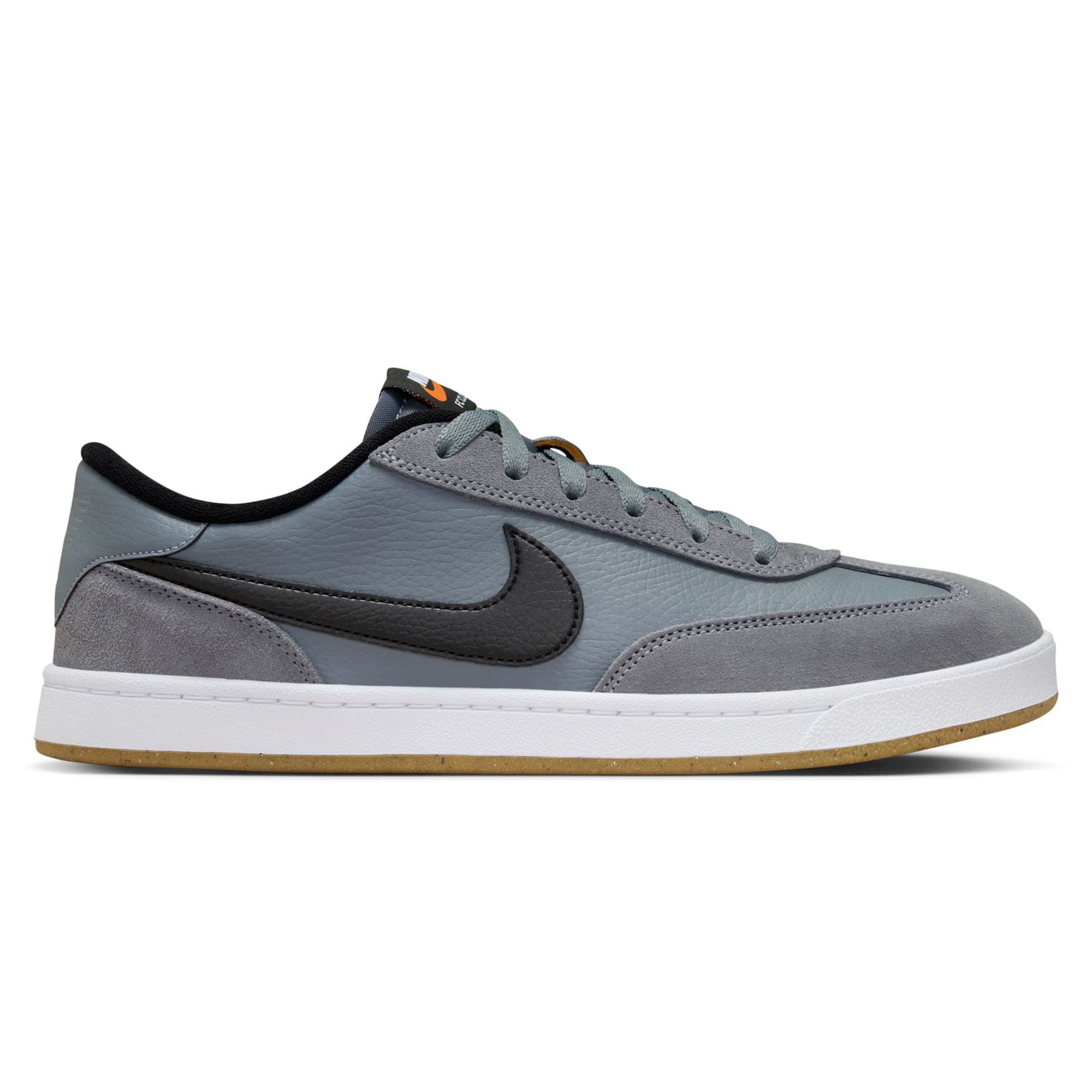 https://admin.plaze-shop.de/wp-content/uploads/2025/02/NikeSB_FC_Classic_909096_003_plaze-shop_1-1.jpeg