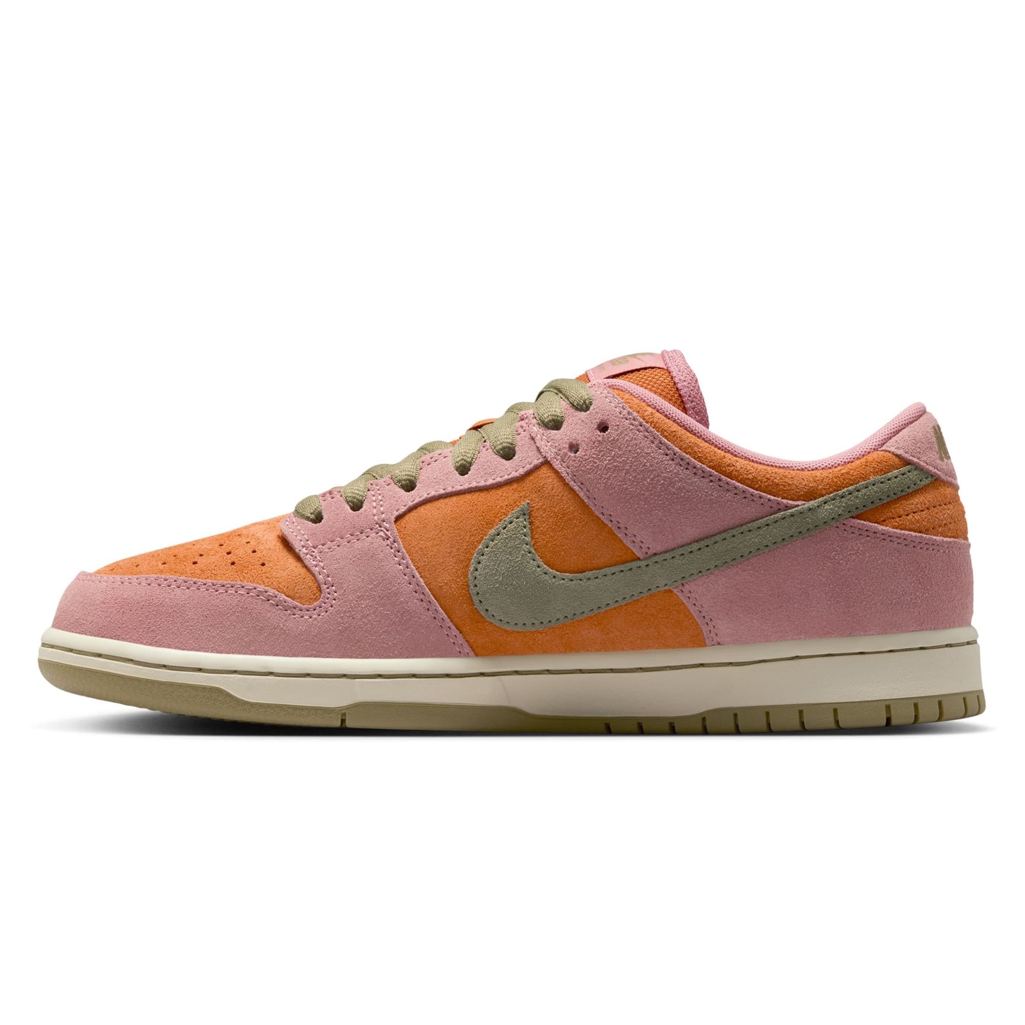 https://admin.plaze-shop.de/wp-content/uploads/2025/04/HJ4135-600_NikeSB_DunkLowPro_redstardust_plaze-skateshop_2.jpg