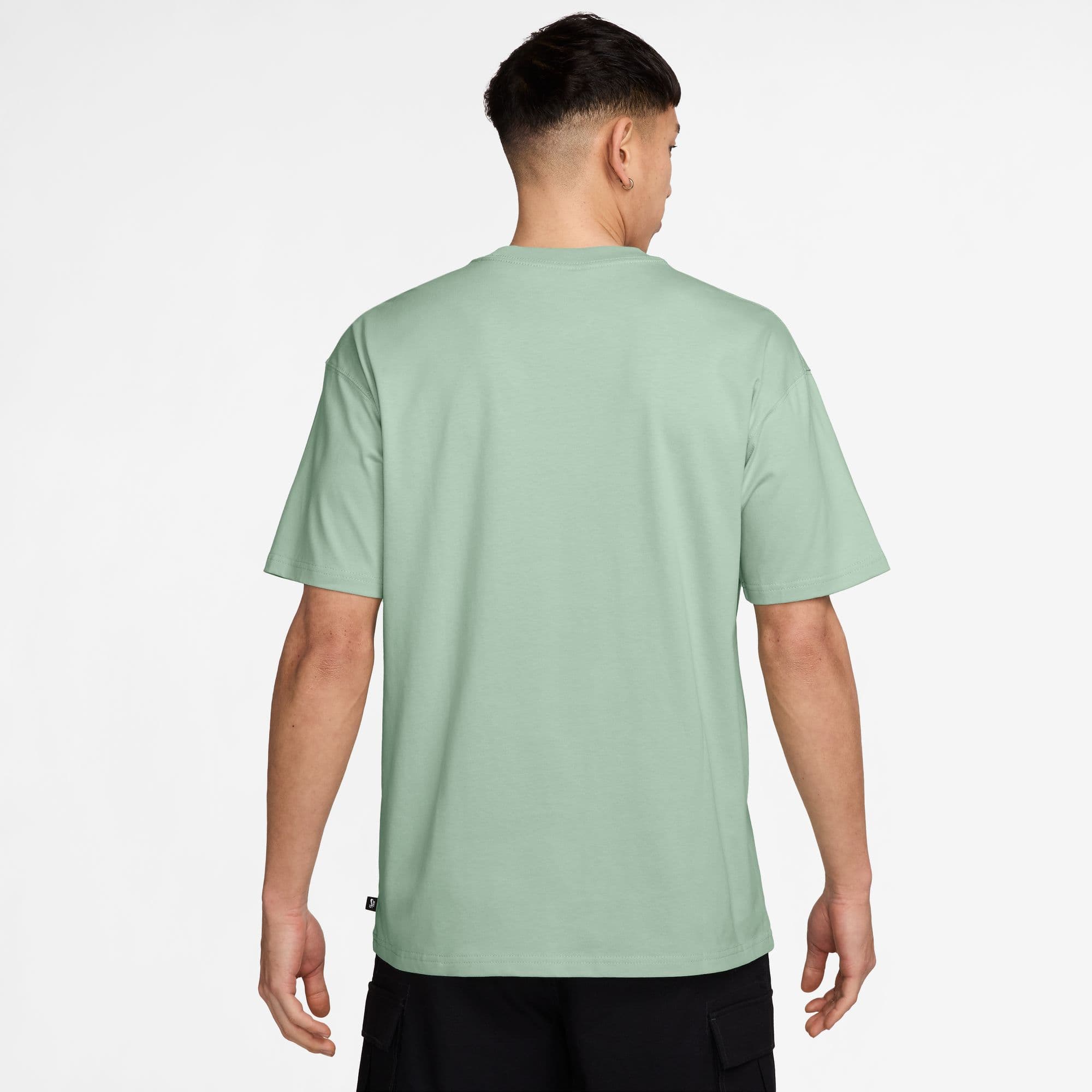 https://admin.plaze-shop.de/wp-content/uploads/2025/06/Nike-SB_T-Shirt_DC7817-384_plaze-skateshop_1-2.jpg
