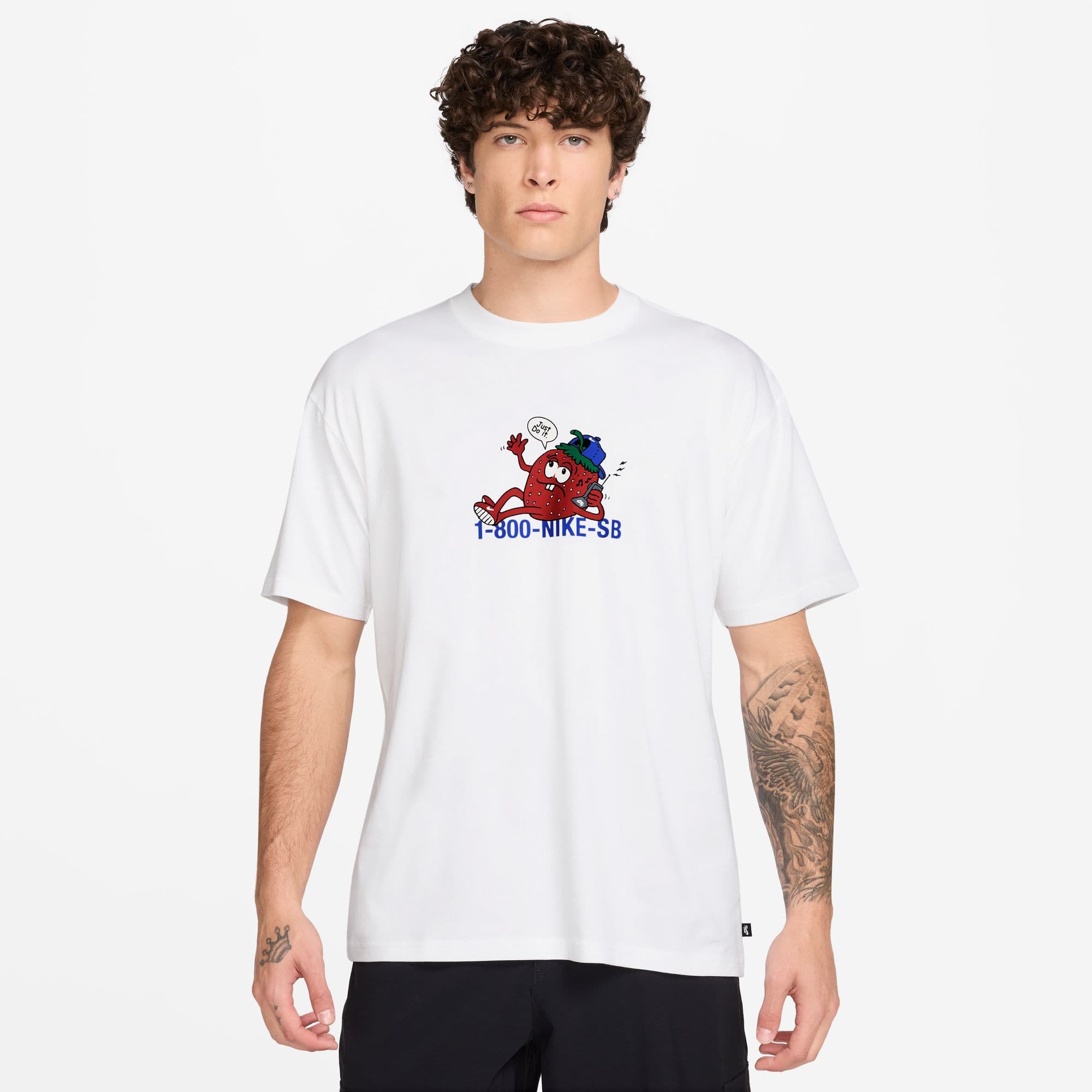 https://admin.plaze-shop.de/wp-content/uploads/2025/06/Nike-SB_T-Shirt_HV1302-100_plaze-skateshop_1-1.jpg