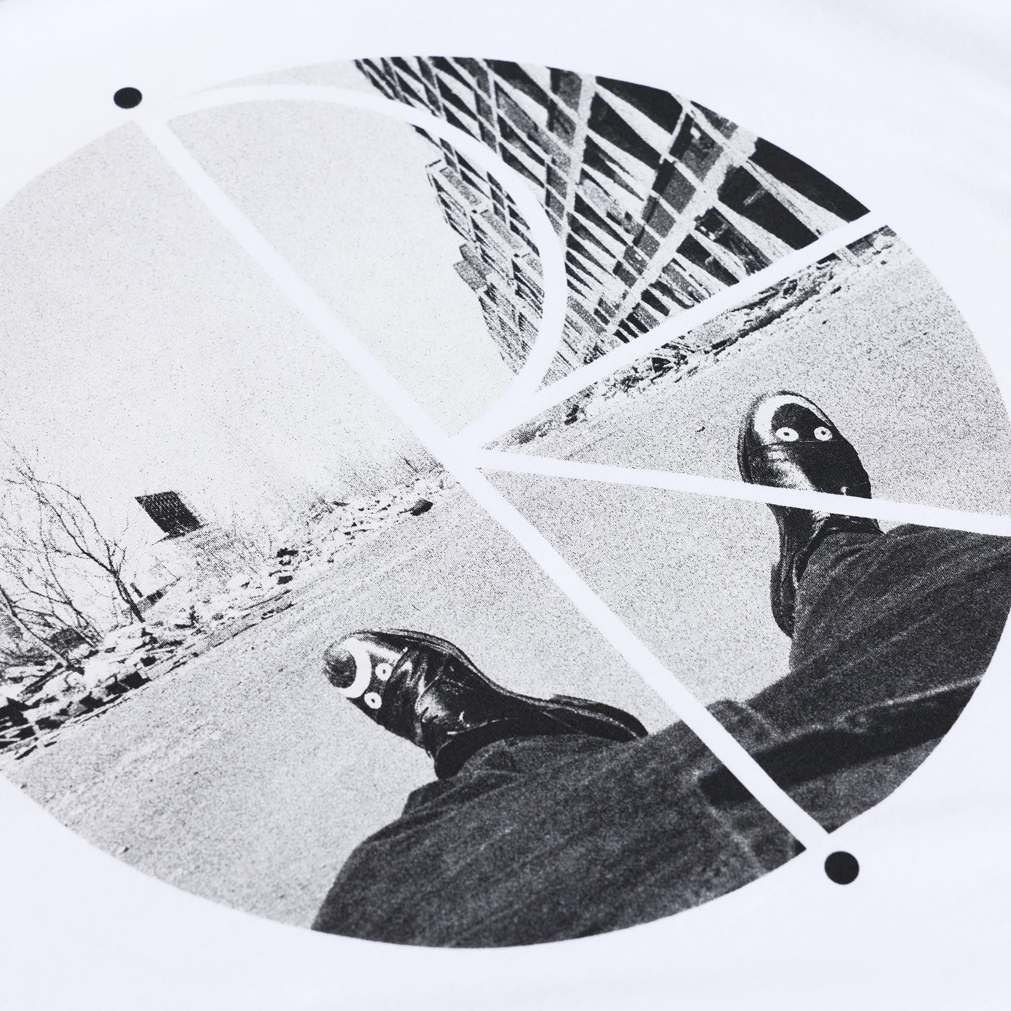 https://admin.plaze-shop.de/wp-content/uploads/2025/11/polar_skate_co_happy_sad_tee_white_plaze-skateshop-2.jpg
