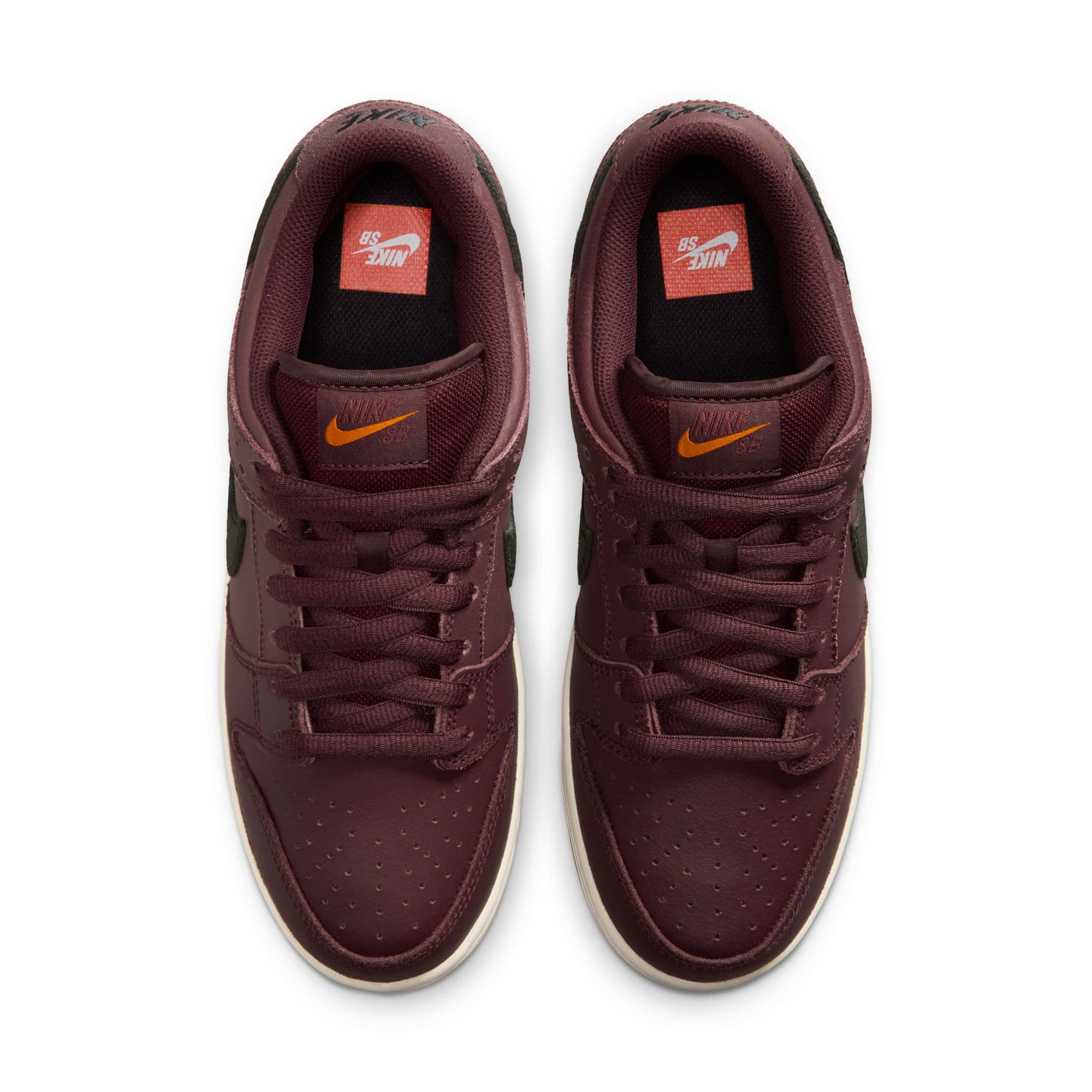 https://admin.plaze-shop.de/wp-content/uploads/2026/01/nike_sb_dunk_low_burgundy_I02304-600_plaze-skateshop-5.jpg