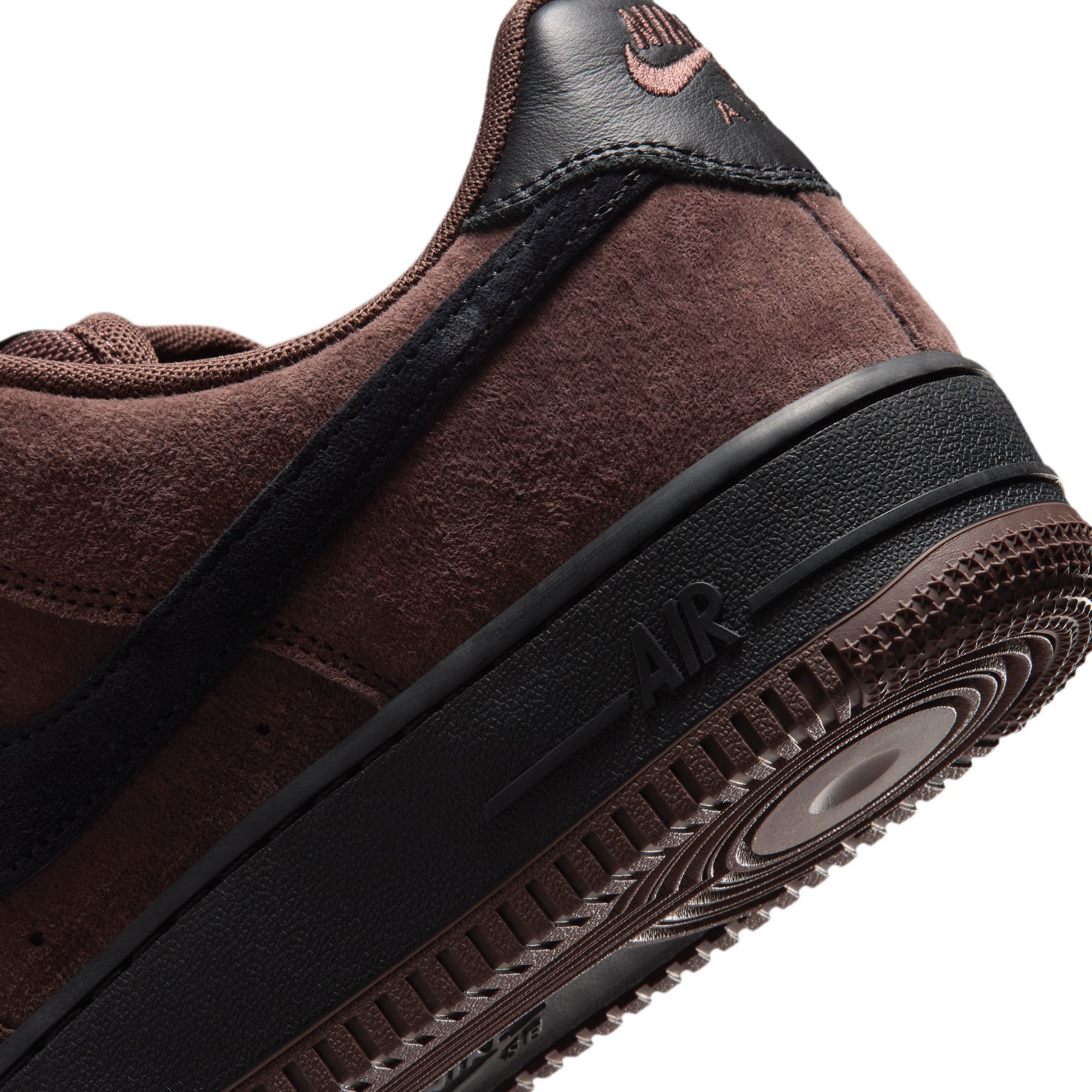 https://admin.plaze-shop.de/wp-content/uploads/2026/08/nike_sb_air_force_1_brown_black_HM8517_201_plaze-skateshop9.jpg