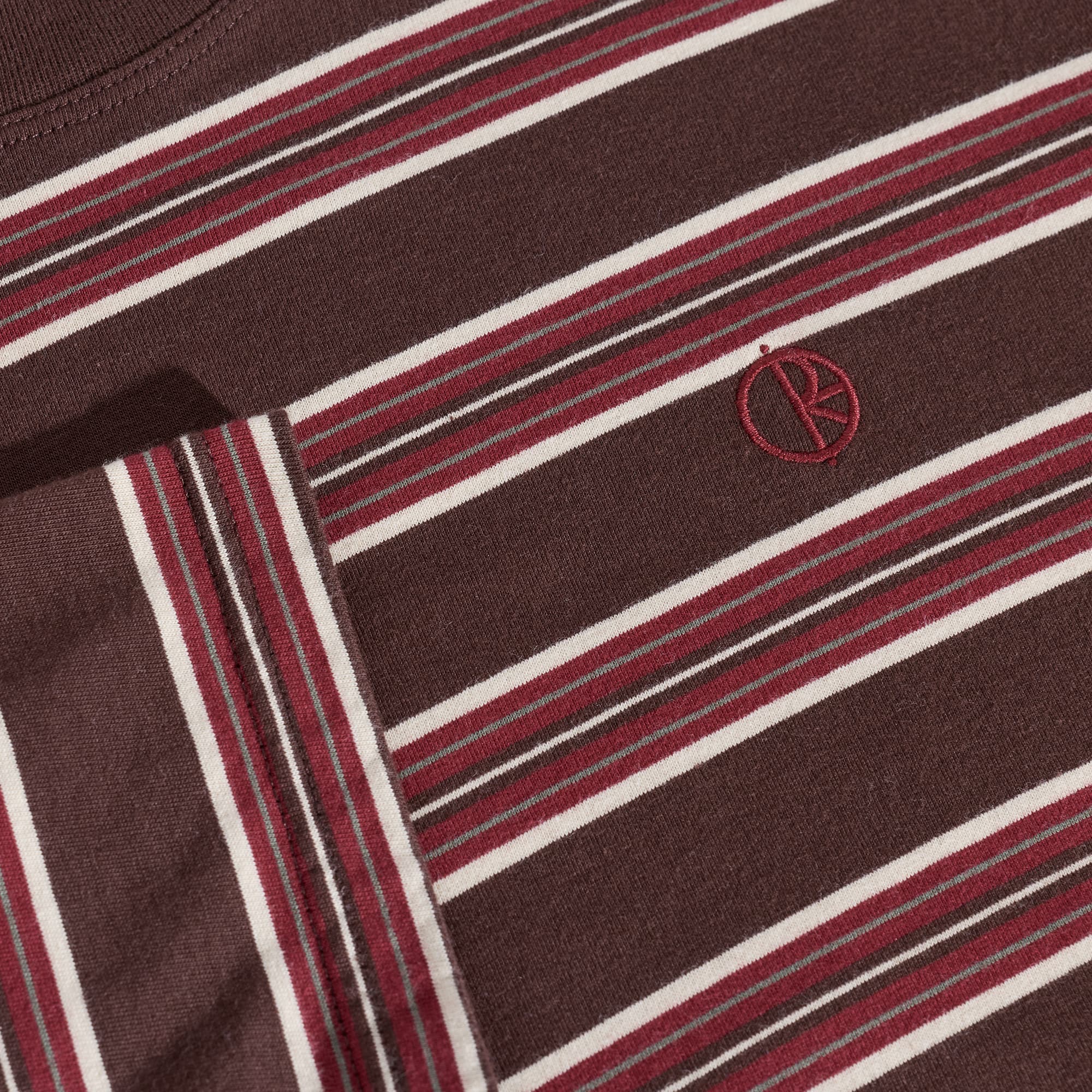 https://admin.plaze-shop.de/wp-content/uploads/2026/08/polar_skate_co_steve_ls_stripe_brown_red_plaze-skateshop3.jpg