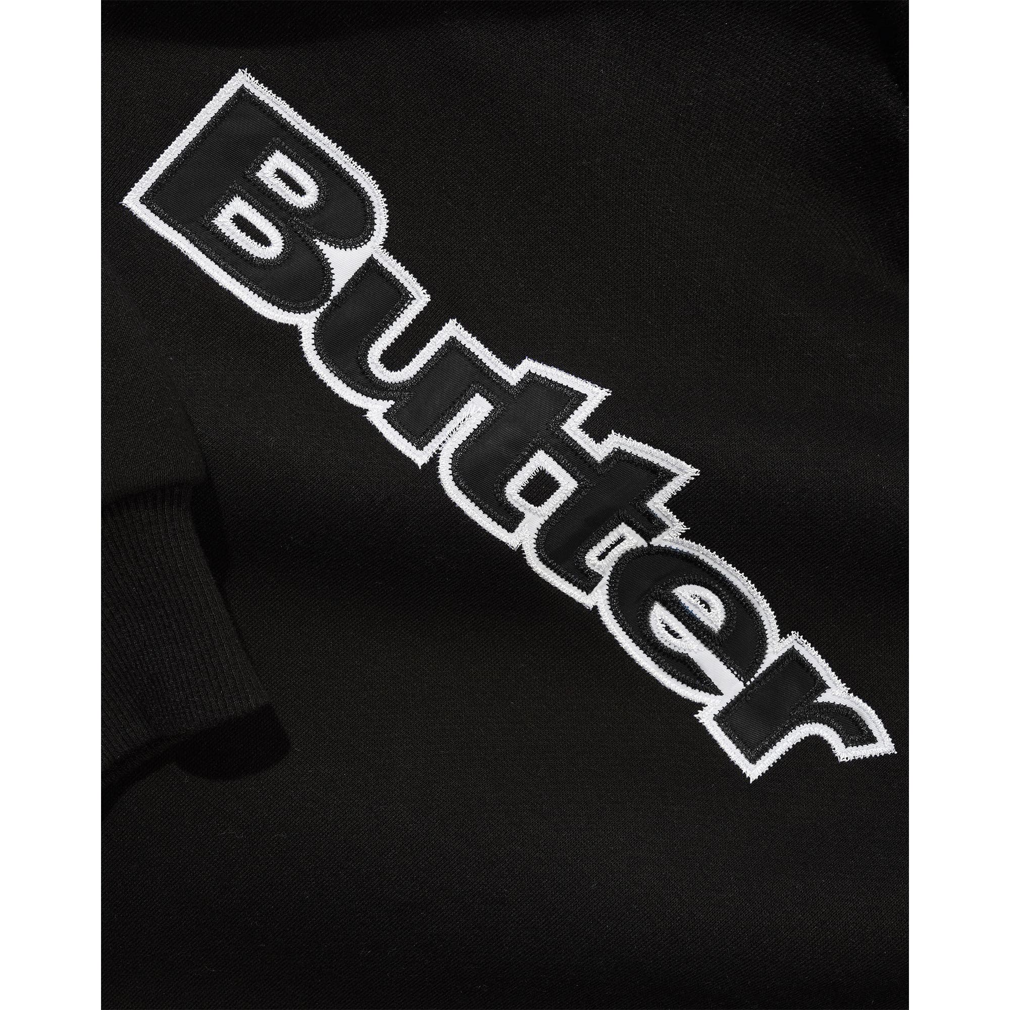 https://admin.plaze-shop.de/wp-content/uploads/2026/09/buttergoods_satin_applique_logo_crewneck_black_plaze-skateshop2.jpg