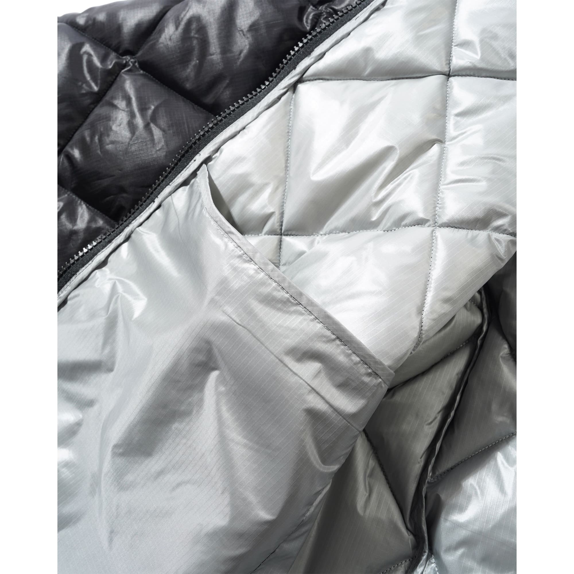 https://admin.plaze-shop.de/wp-content/uploads/2026/10/buttergoods_diamond_quilt_puffer_black_plaze-skateshop3.jpg