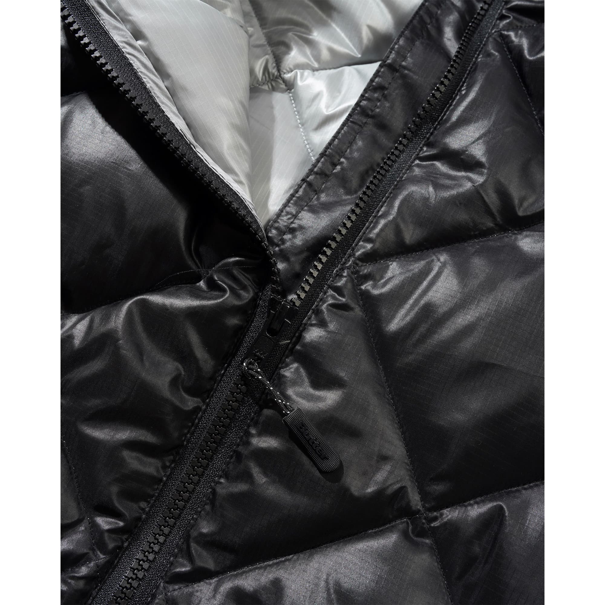 https://admin.plaze-shop.de/wp-content/uploads/2026/10/buttergoods_diamond_quilt_puffer_black_plaze-skateshop4.jpg